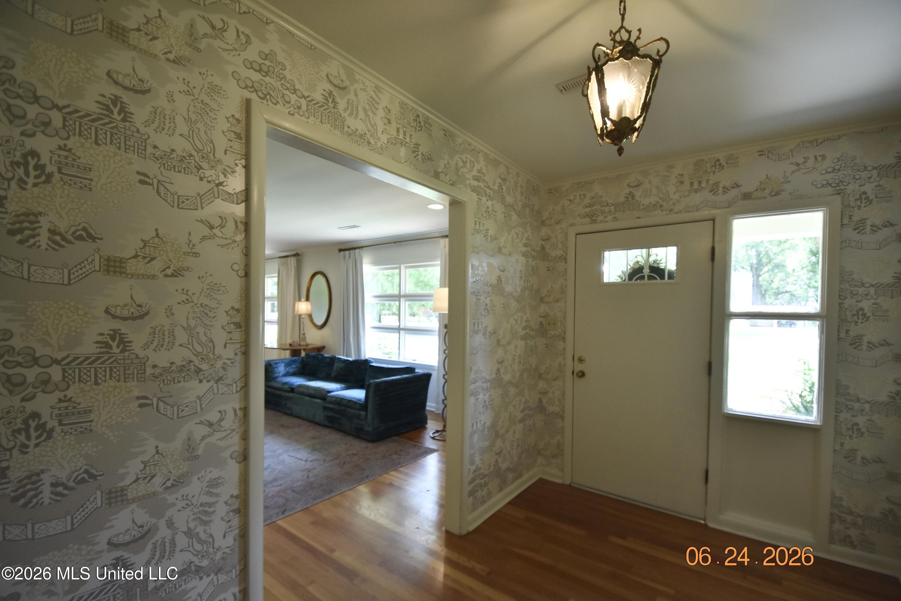 408 E Park Avenue Property Photo 4