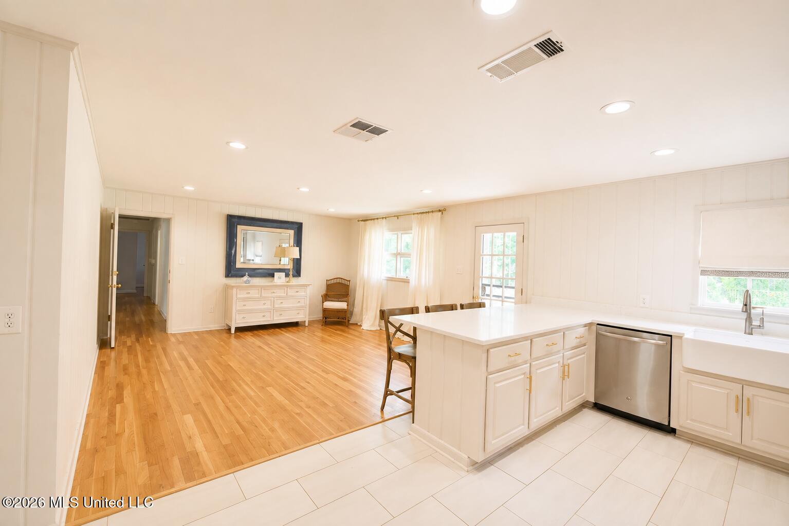 408 E Park Avenue Property Photo 8