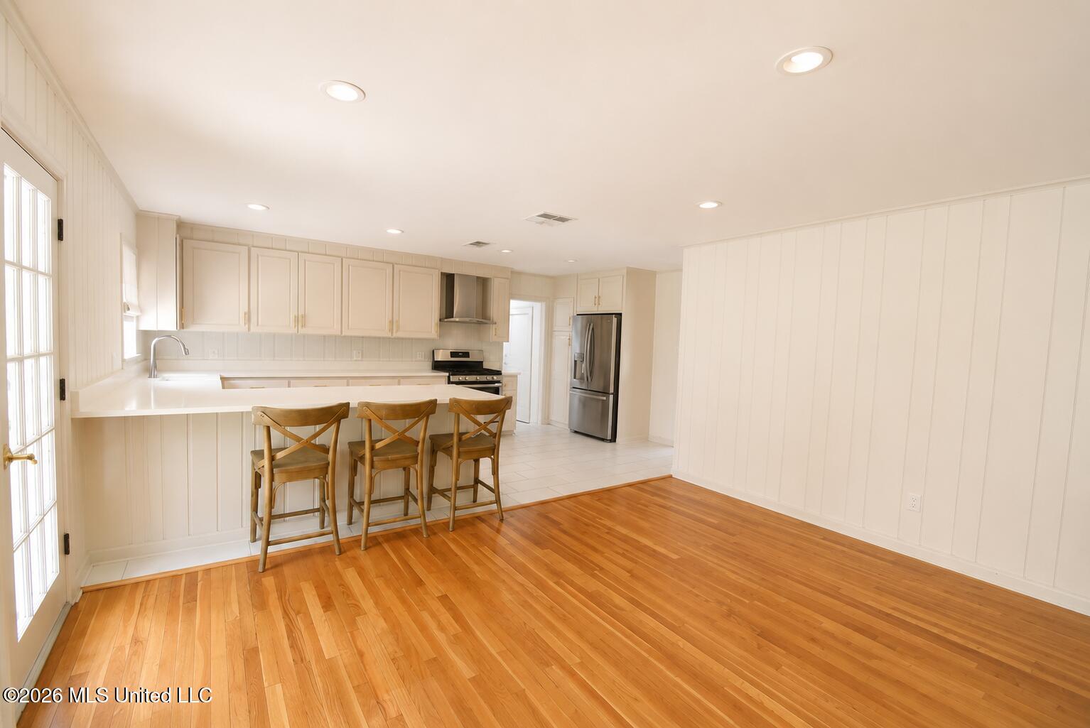 408 E Park Avenue Property Photo 9