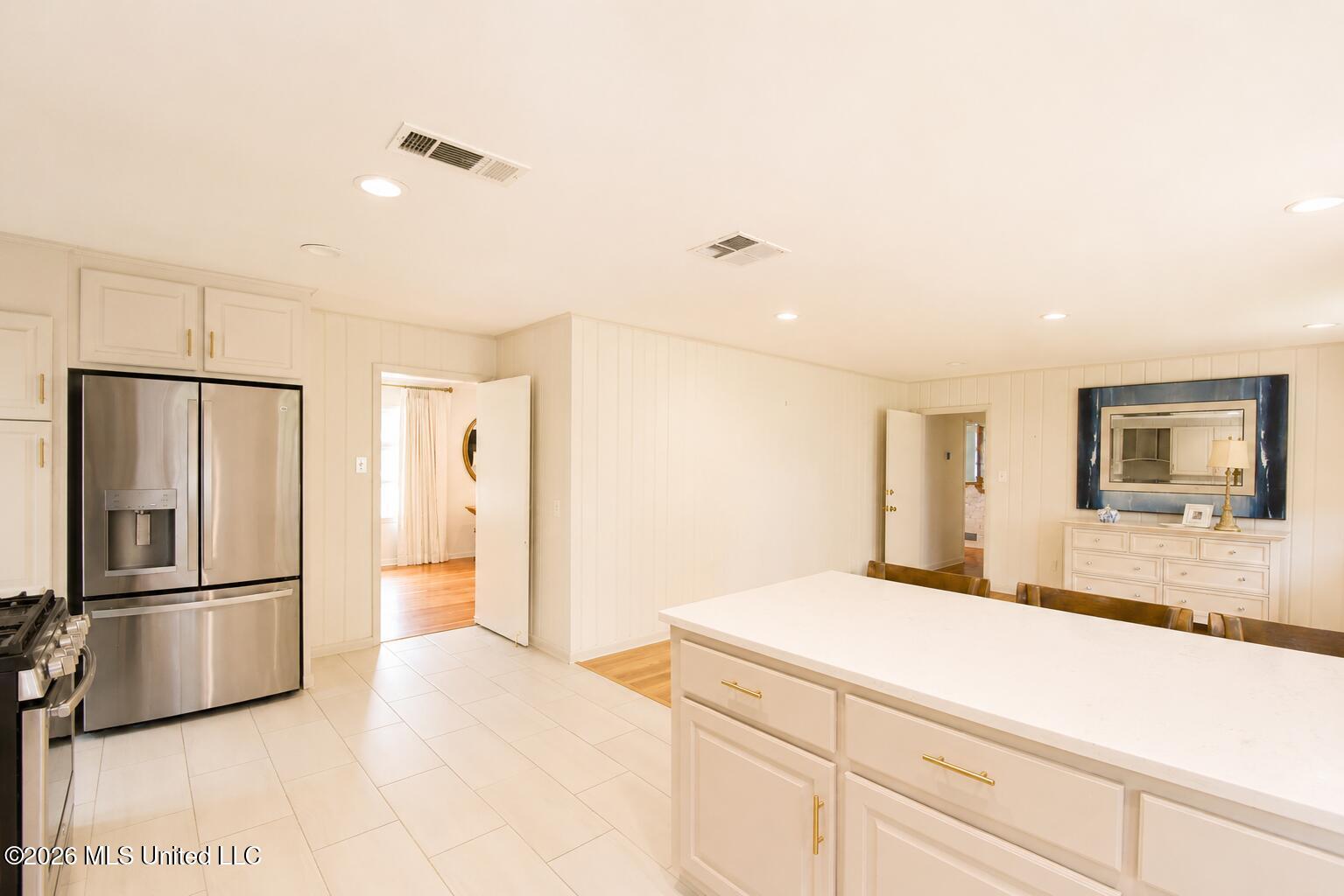 408 E Park Avenue Property Photo 10