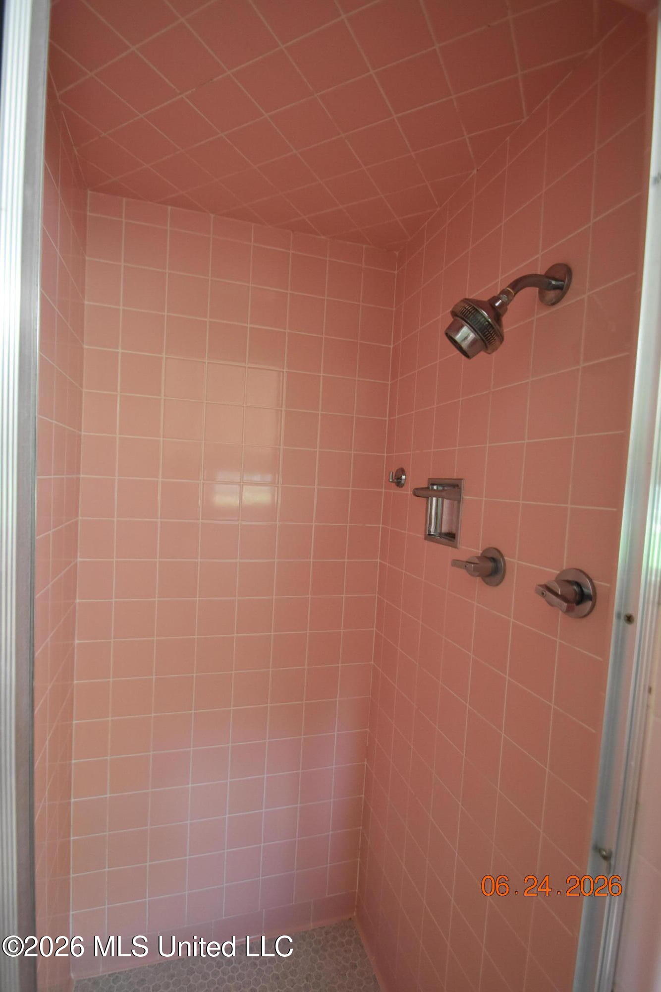 408 E Park Avenue Property Photo 13