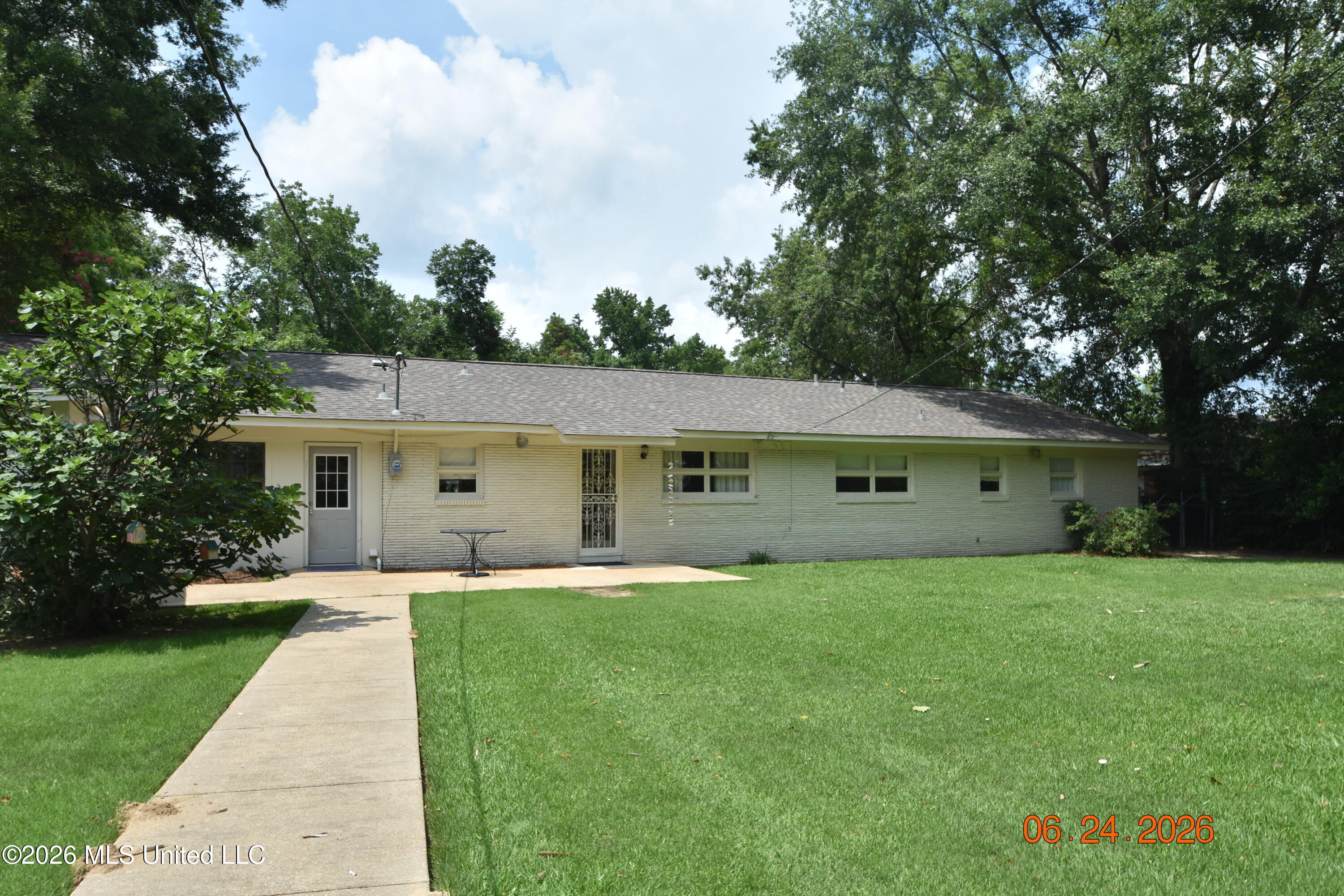 408 E Park Avenue Property Photo 16