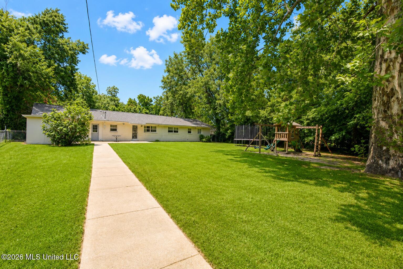 408 E Park Avenue Property Photo 23