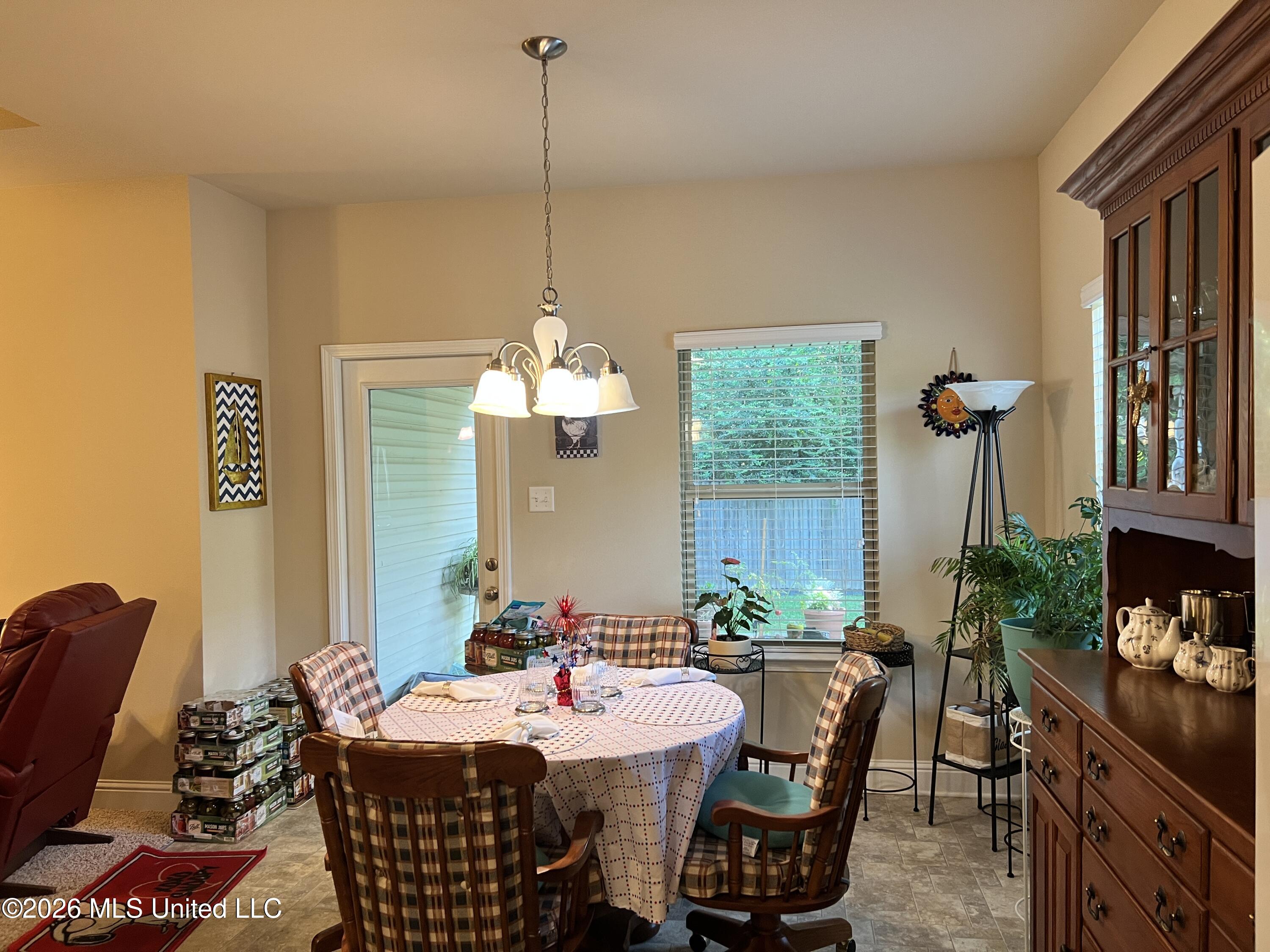 11478 Caroline Court Property Photo 6