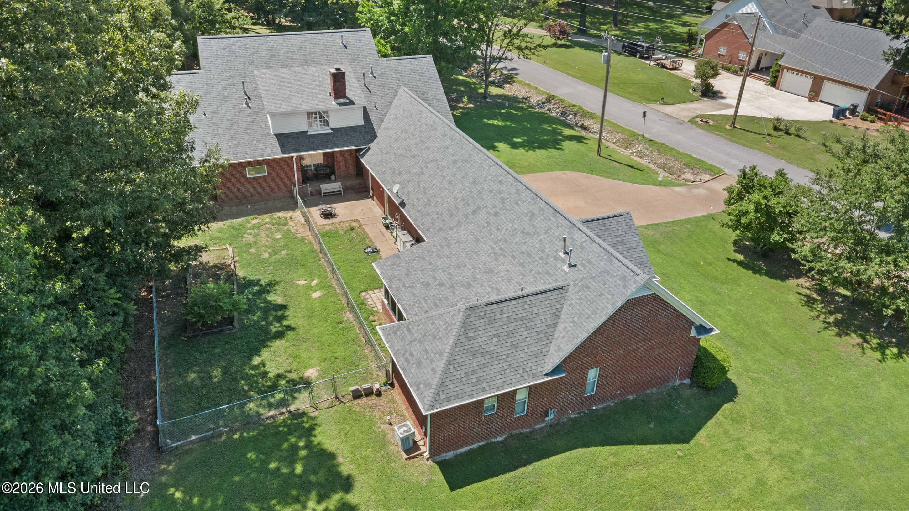 6460 Autumn Oaks Drive Property Photo 3