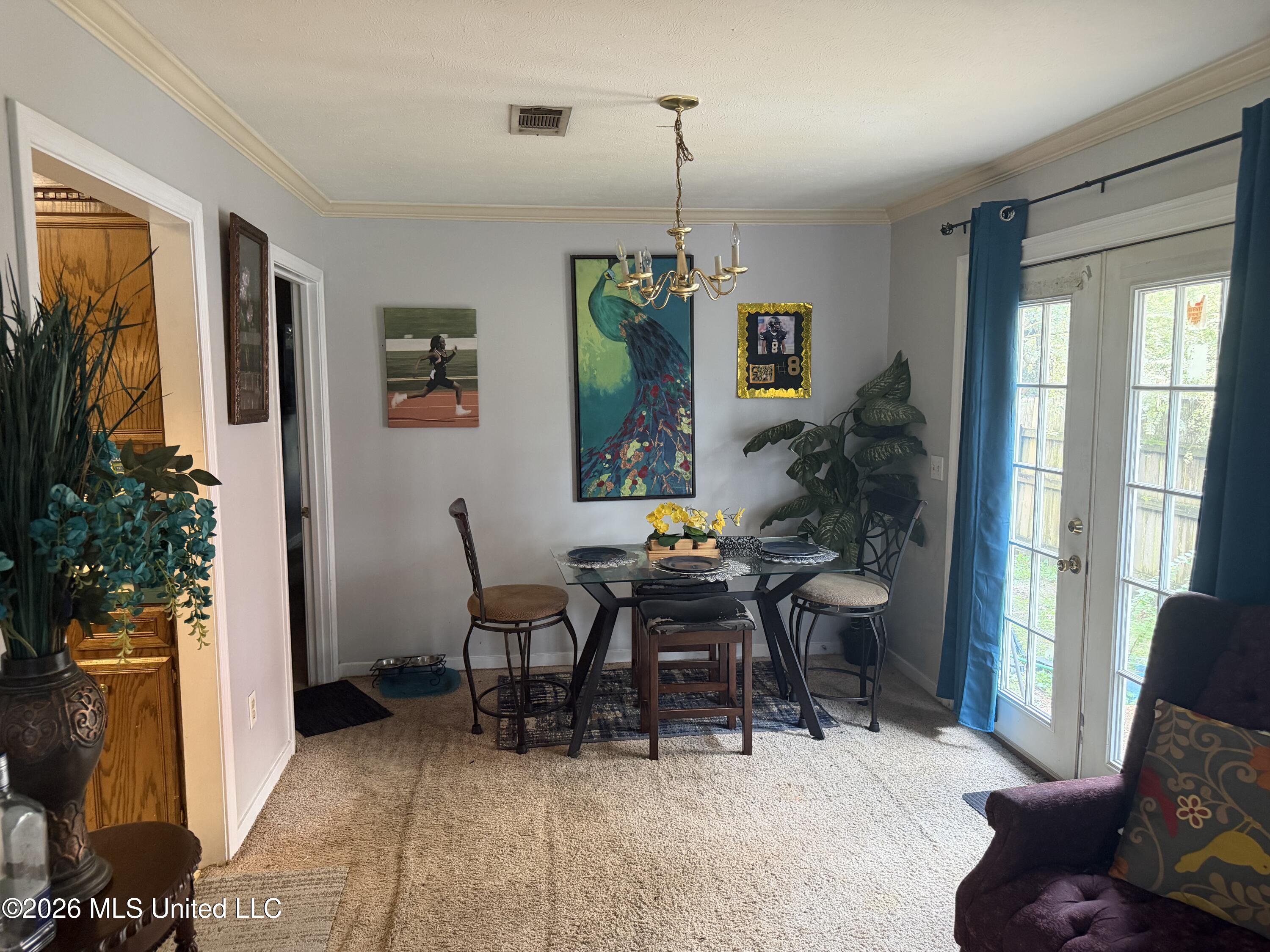 2361b River Oaks Boulevard Property Photo 2