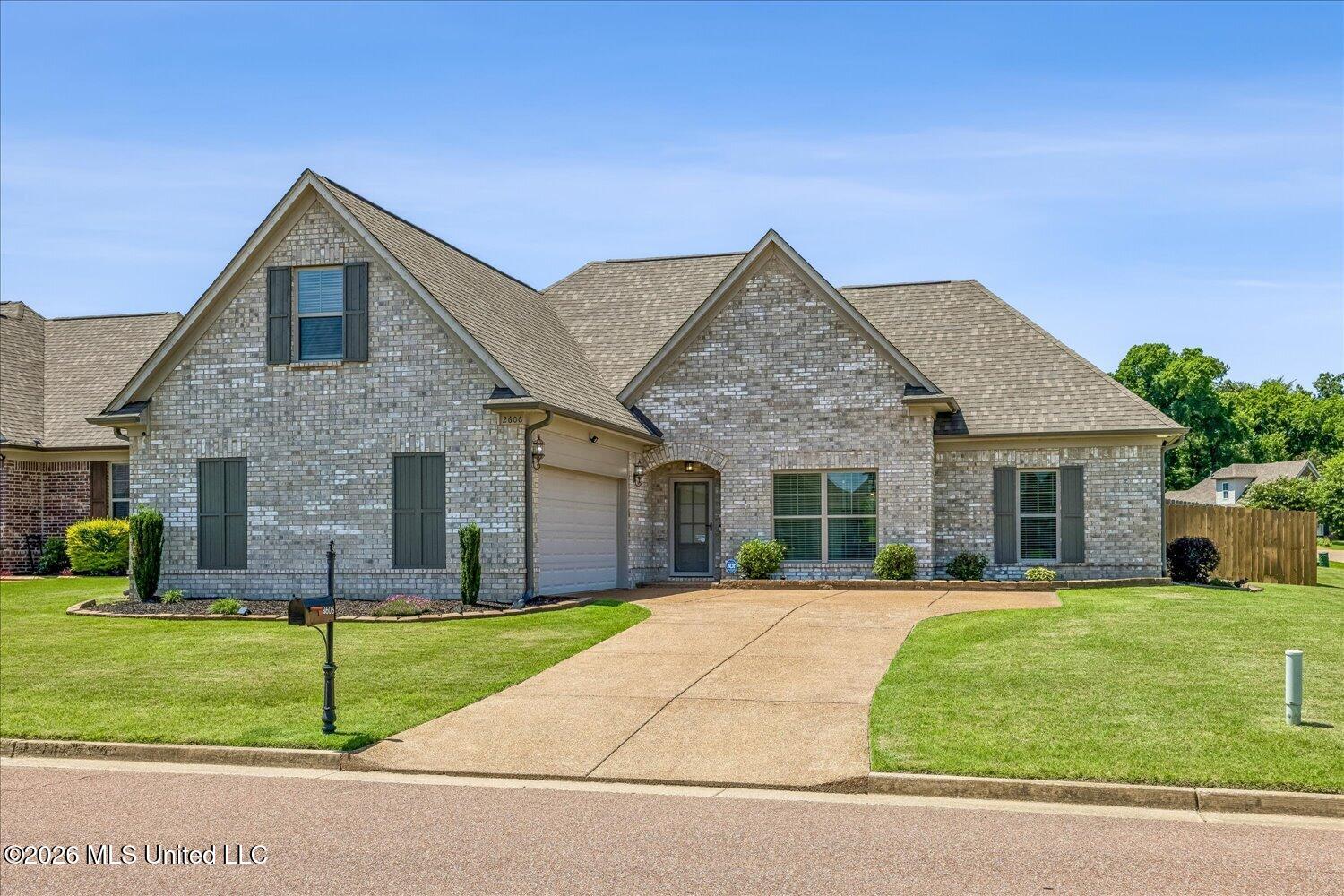 2606 Summer Knoll Drive Property Photo 3