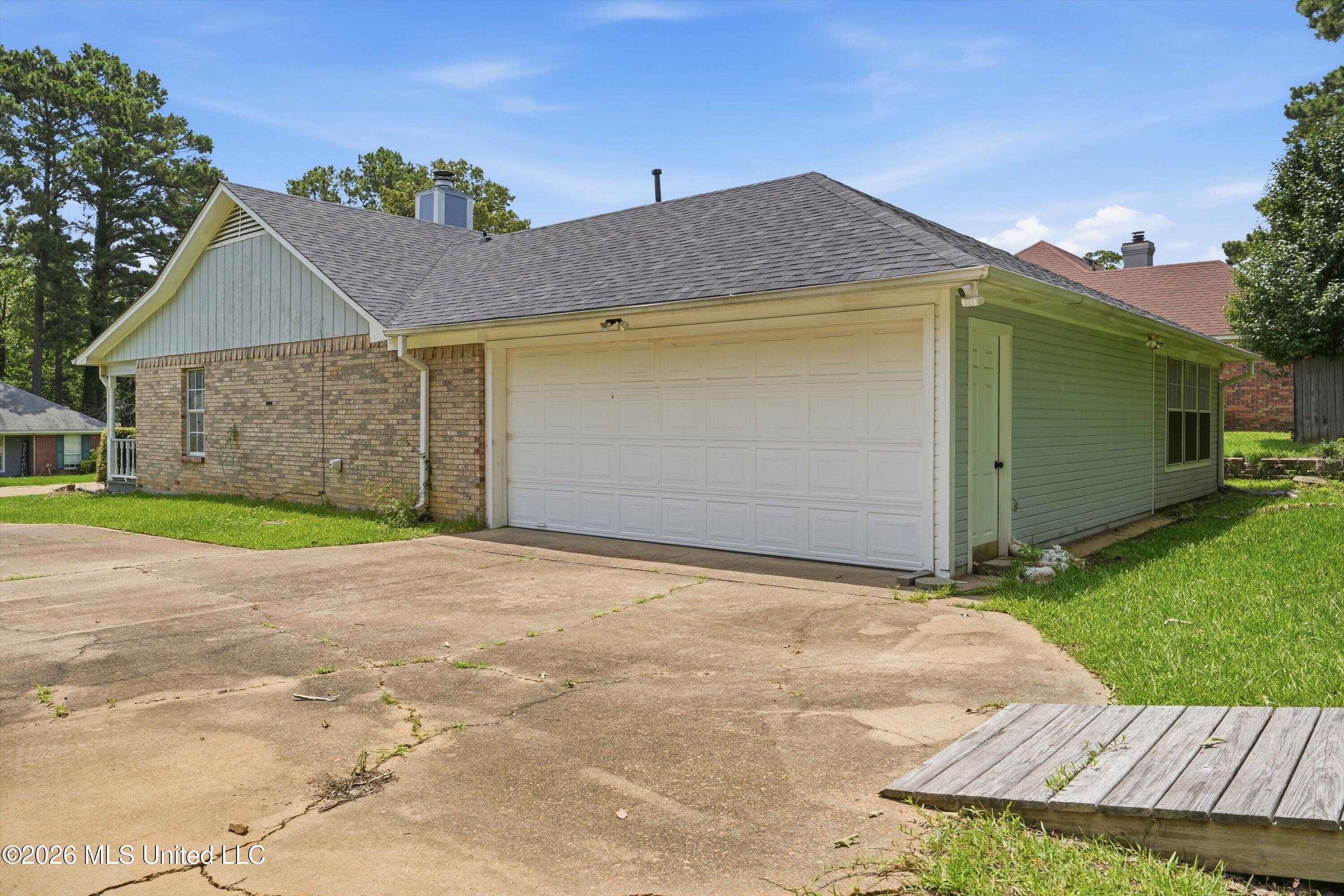 339 Barfield Drive Property Photo 34