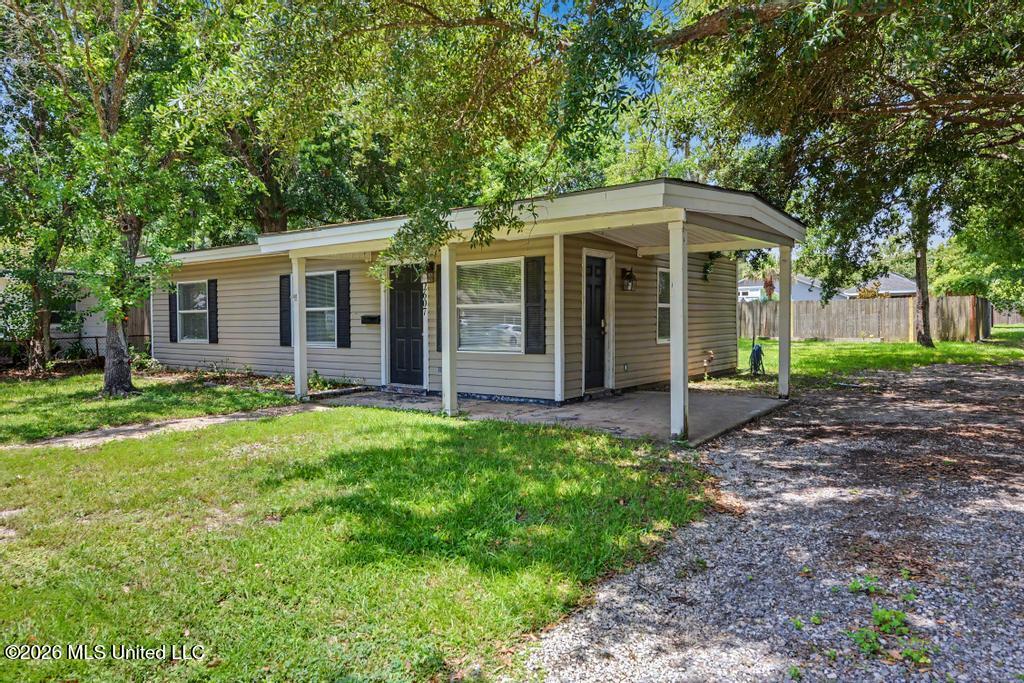 2607 Avenue B Property Photo 1