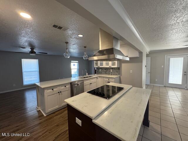 2225 Popps Ferry Road Property Photo 2