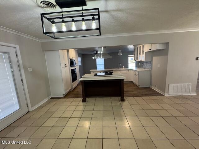 2225 Popps Ferry Road Property Photo 4