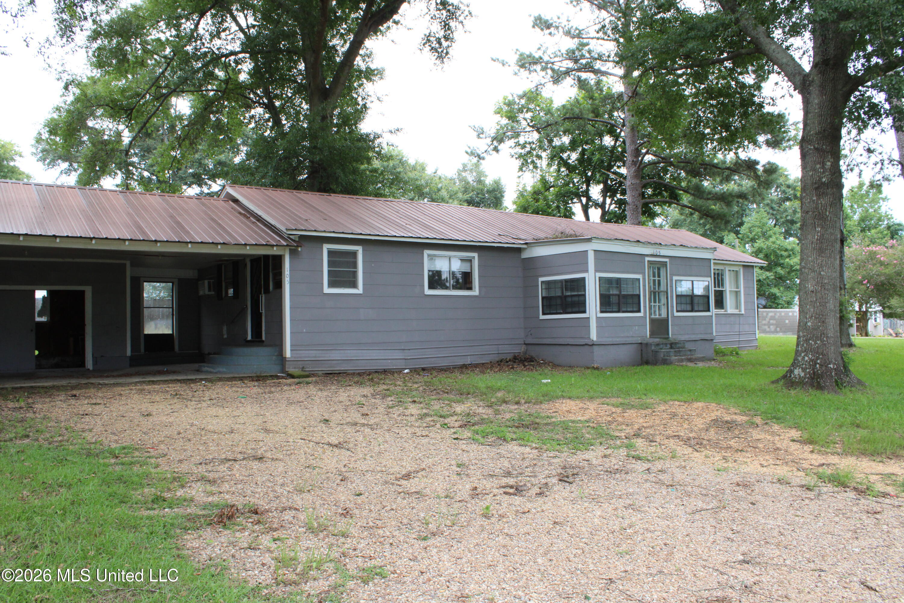 105 Cherry Avenue Property Photo 3