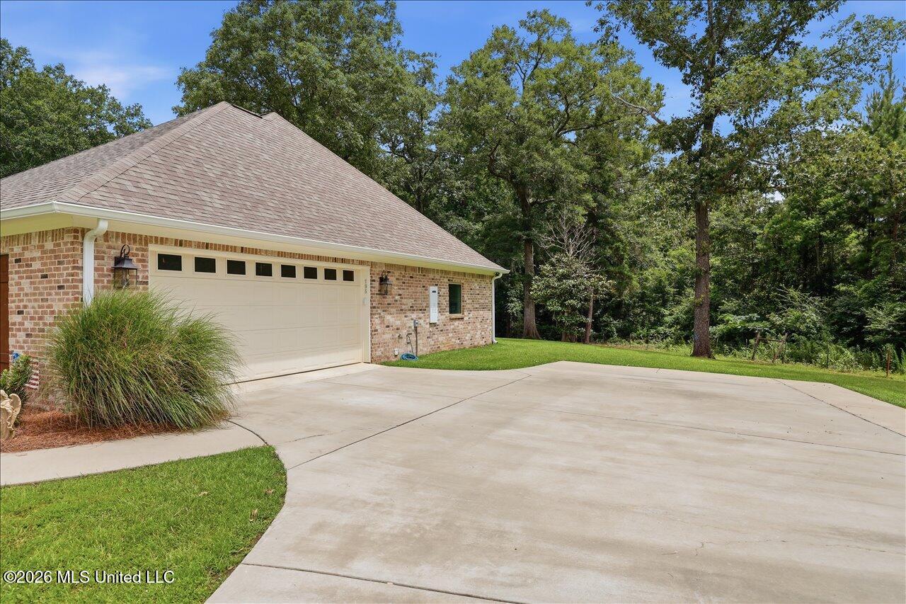 195 Allen Road Property Photo 6