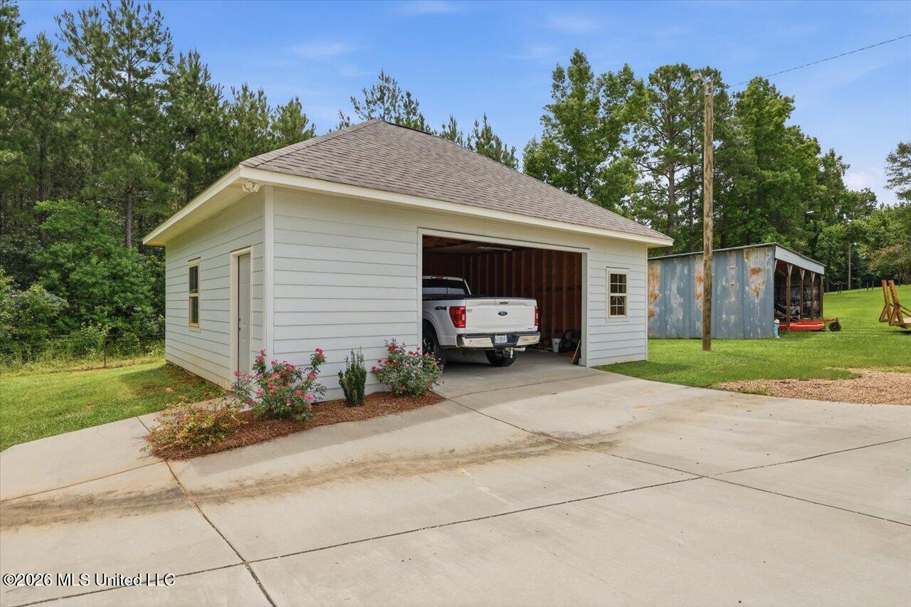 195 Allen Road Property Photo 7