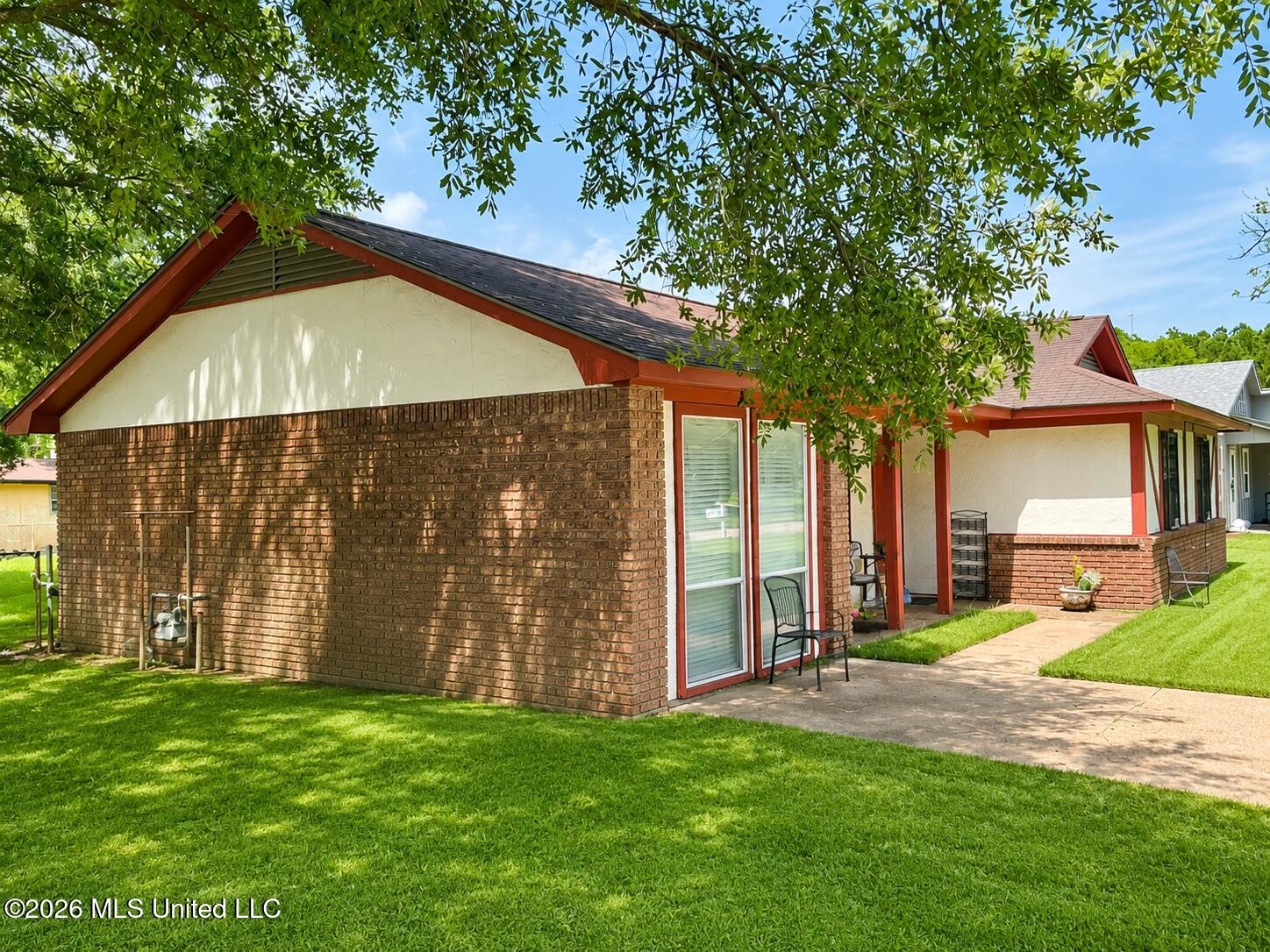 15216 Lawton Drive Property Photo 3