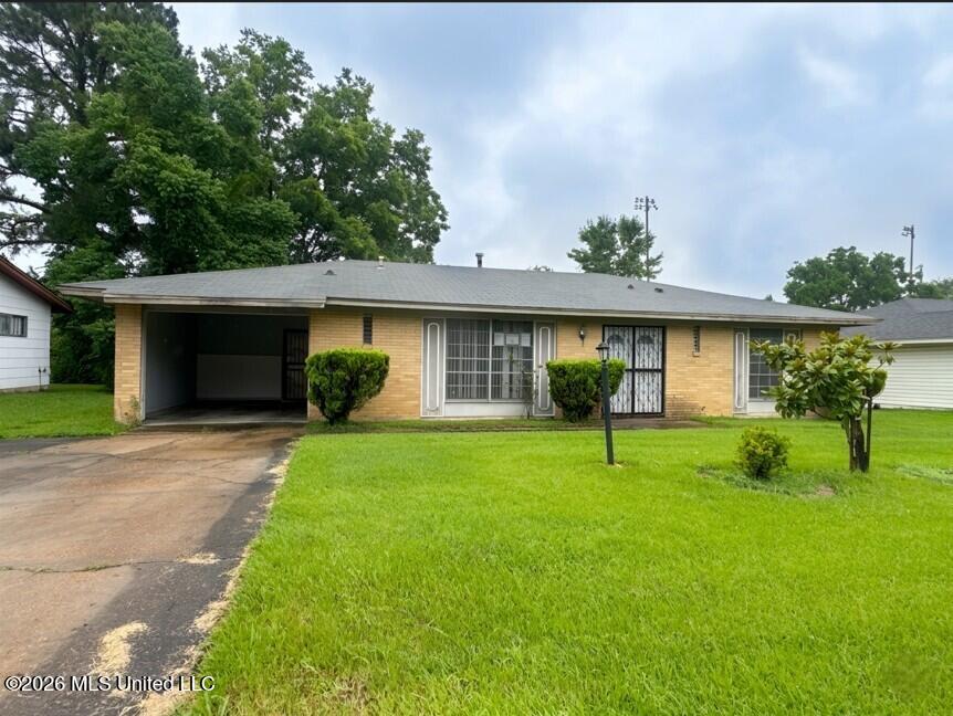 2002 Queensroad Avenue Property Photo 1