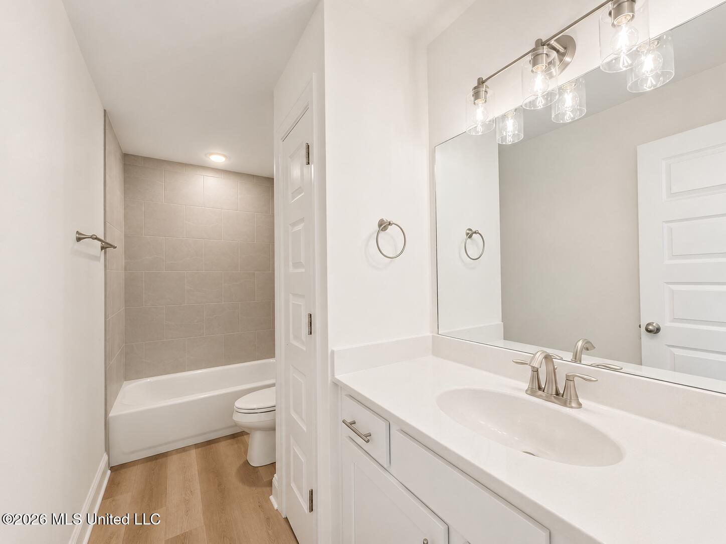 7398 Newbury Drive Property Photo 4