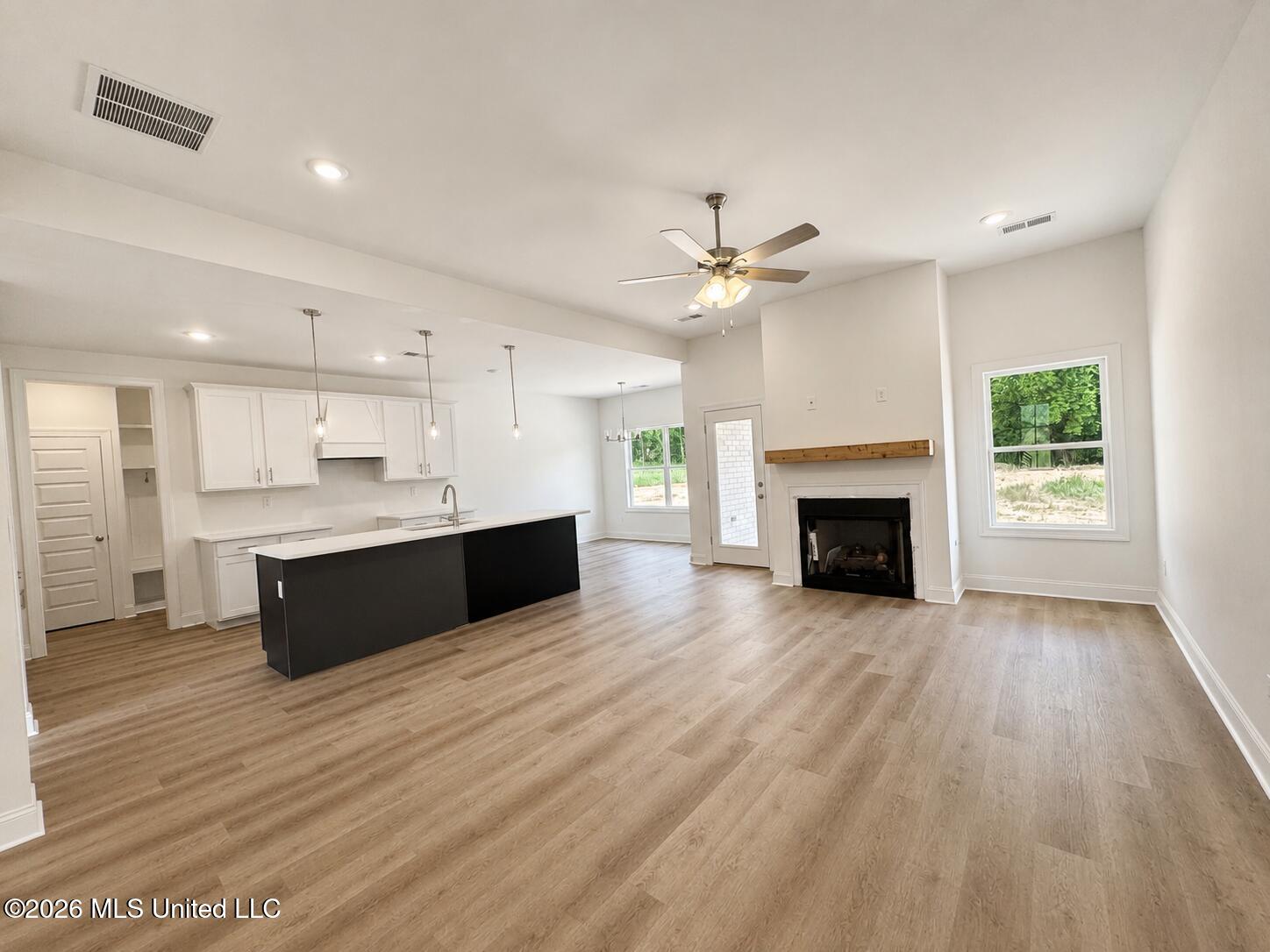 7398 Newbury Drive Property Photo 18