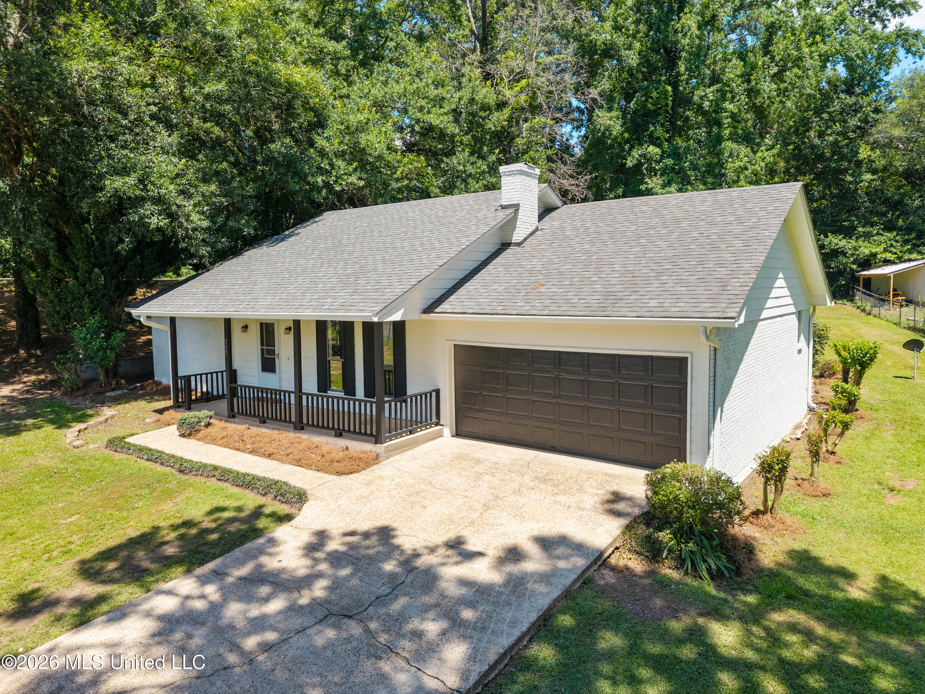 205 Sunset Drive Property Photo 1