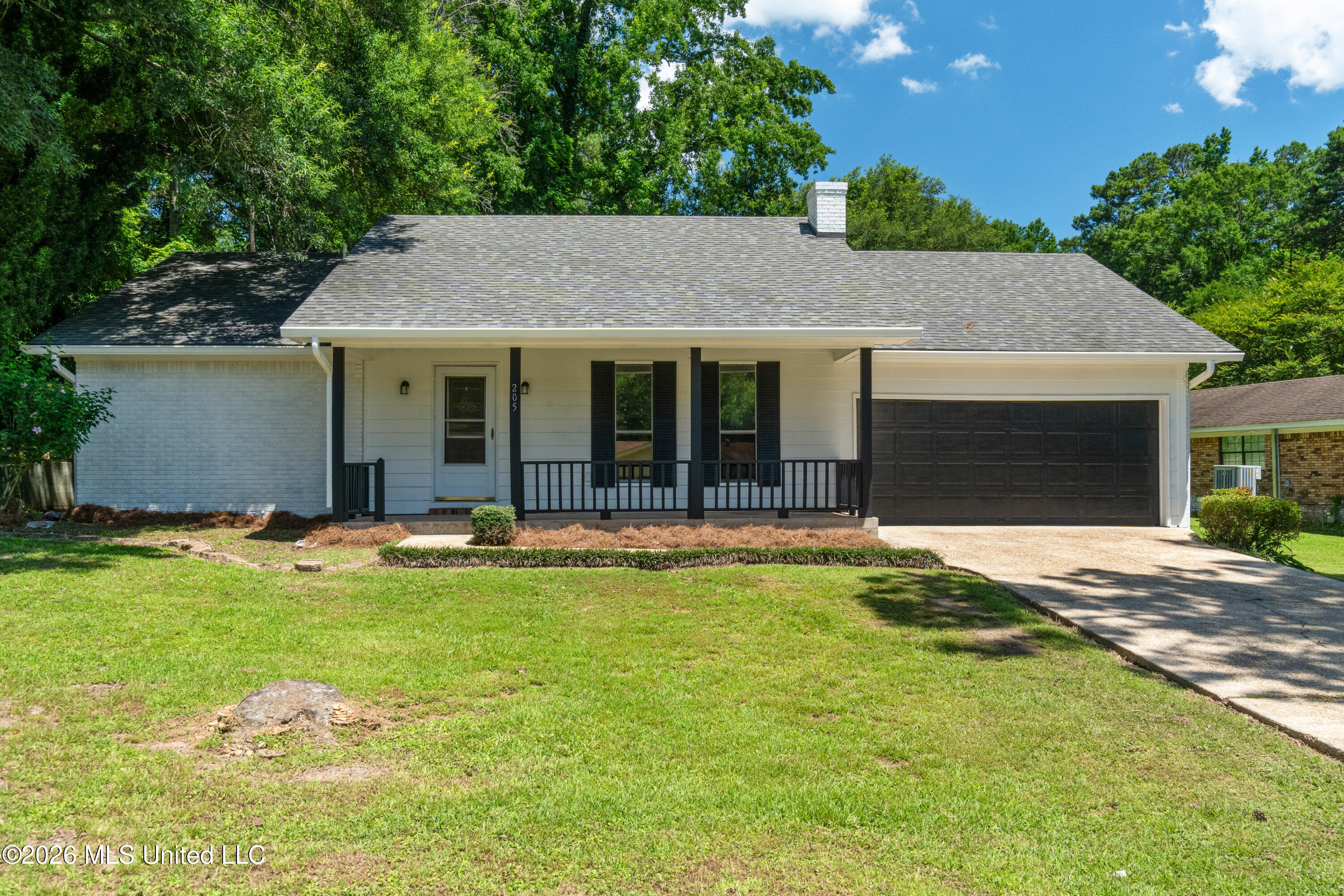 205 Sunset Drive Property Photo 2