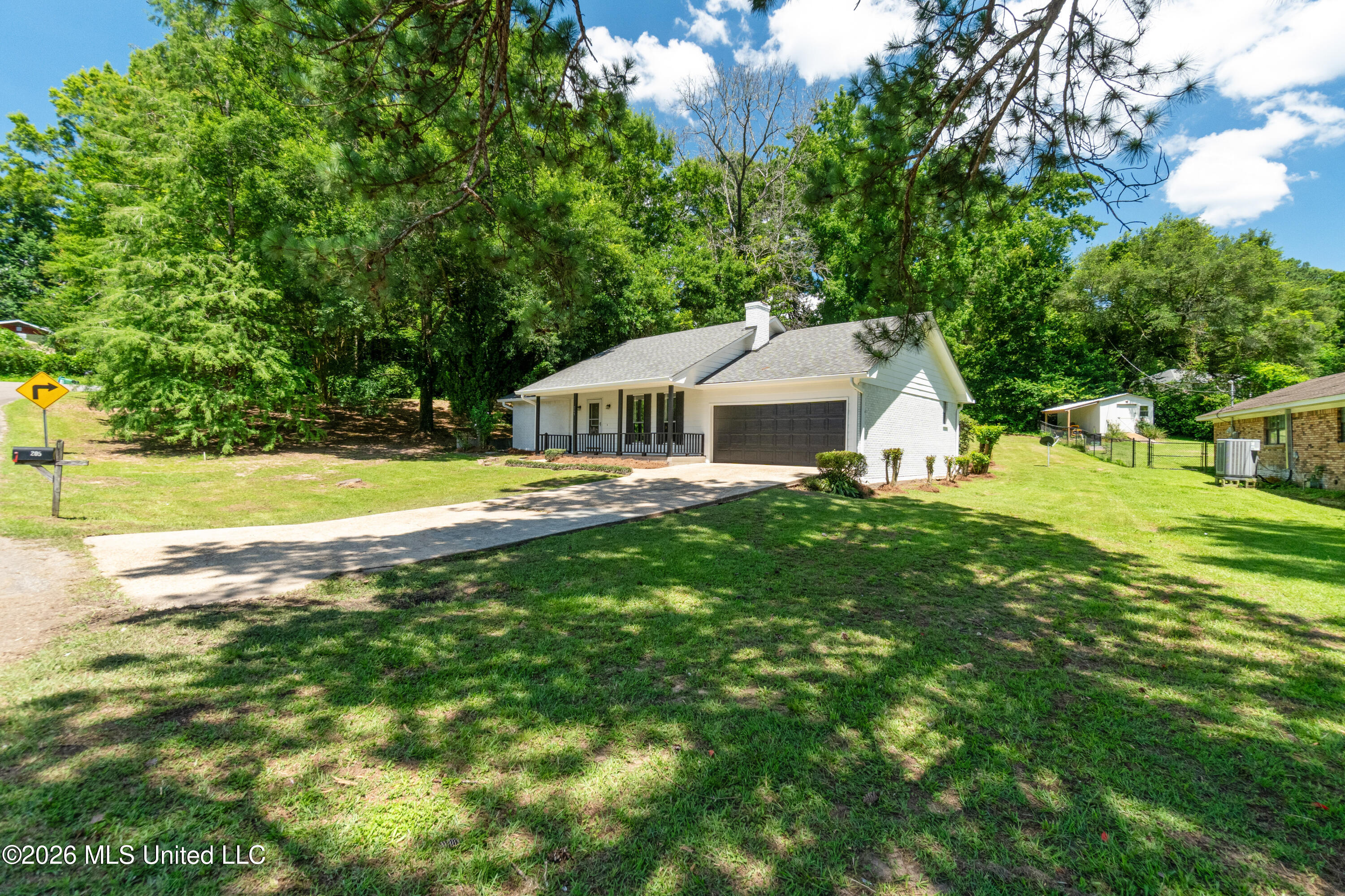 205 Sunset Drive Property Photo 3