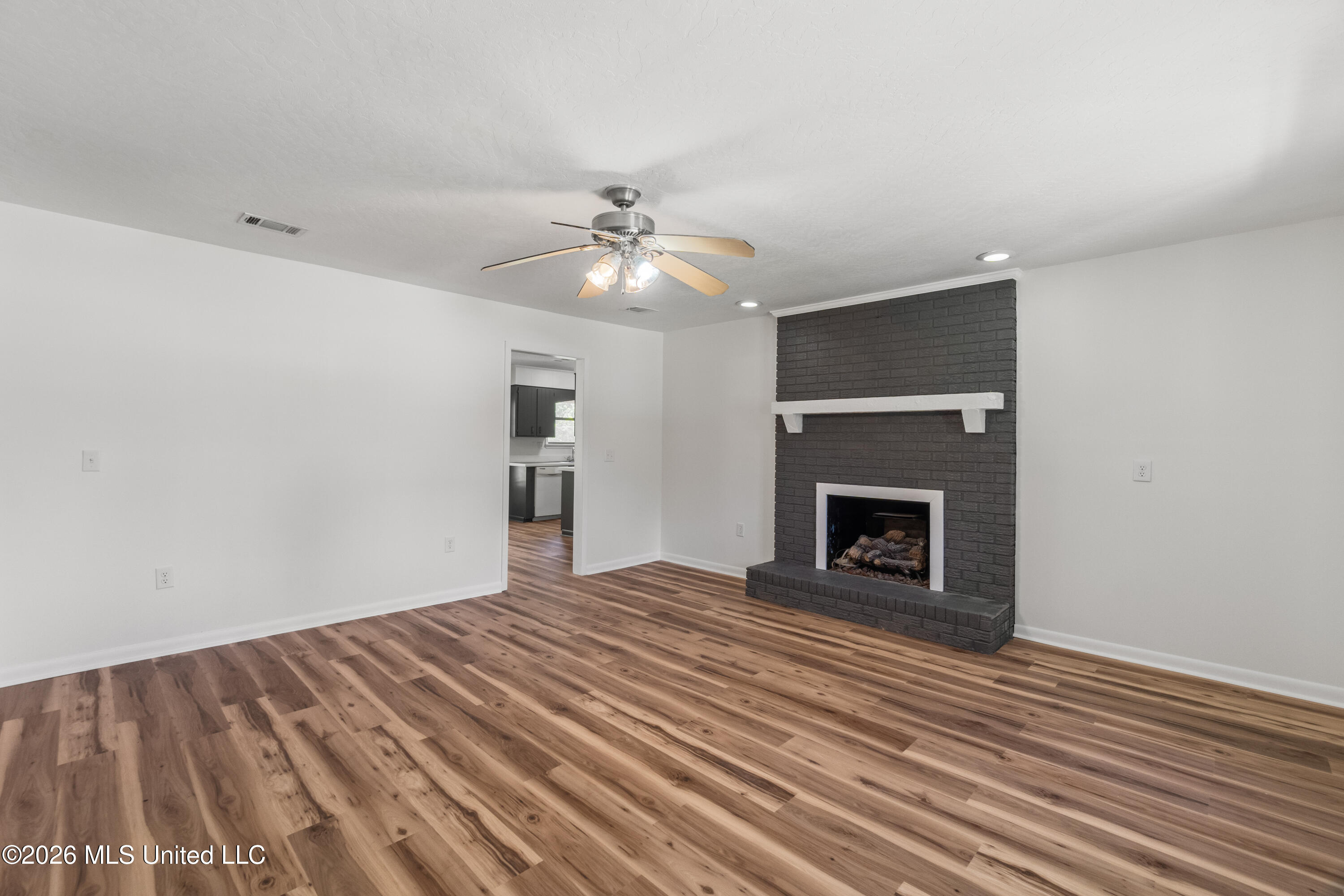 205 Sunset Drive Property Photo 5
