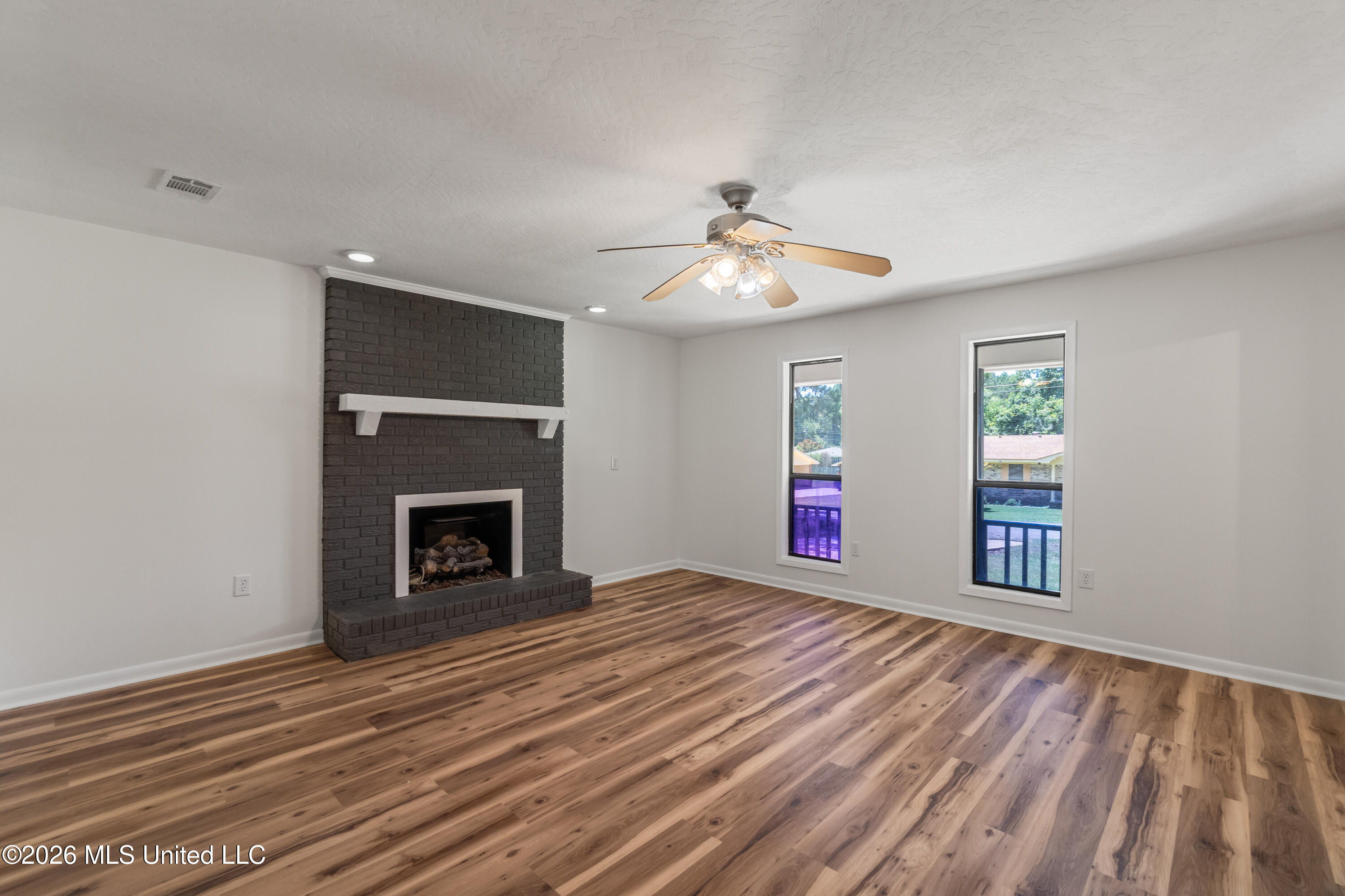 205 Sunset Drive Property Photo 8