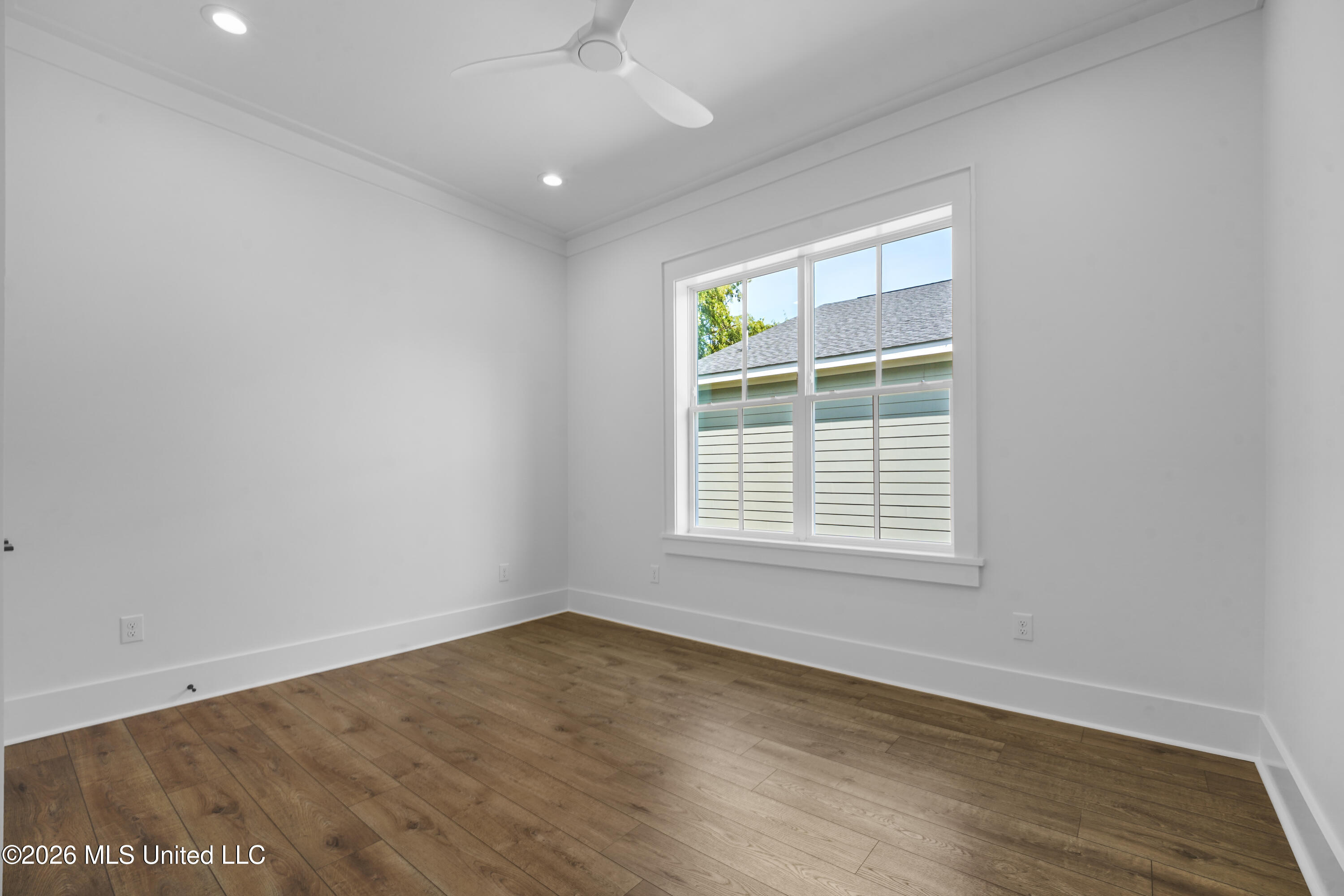 260 Clark Avenue Property Photo 20