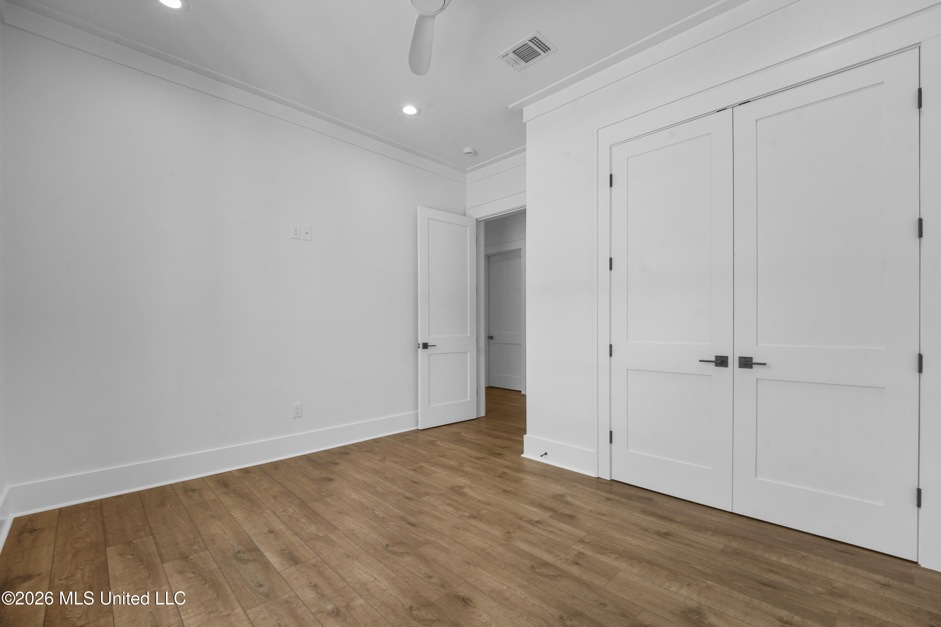260 Clark Avenue Property Photo 23