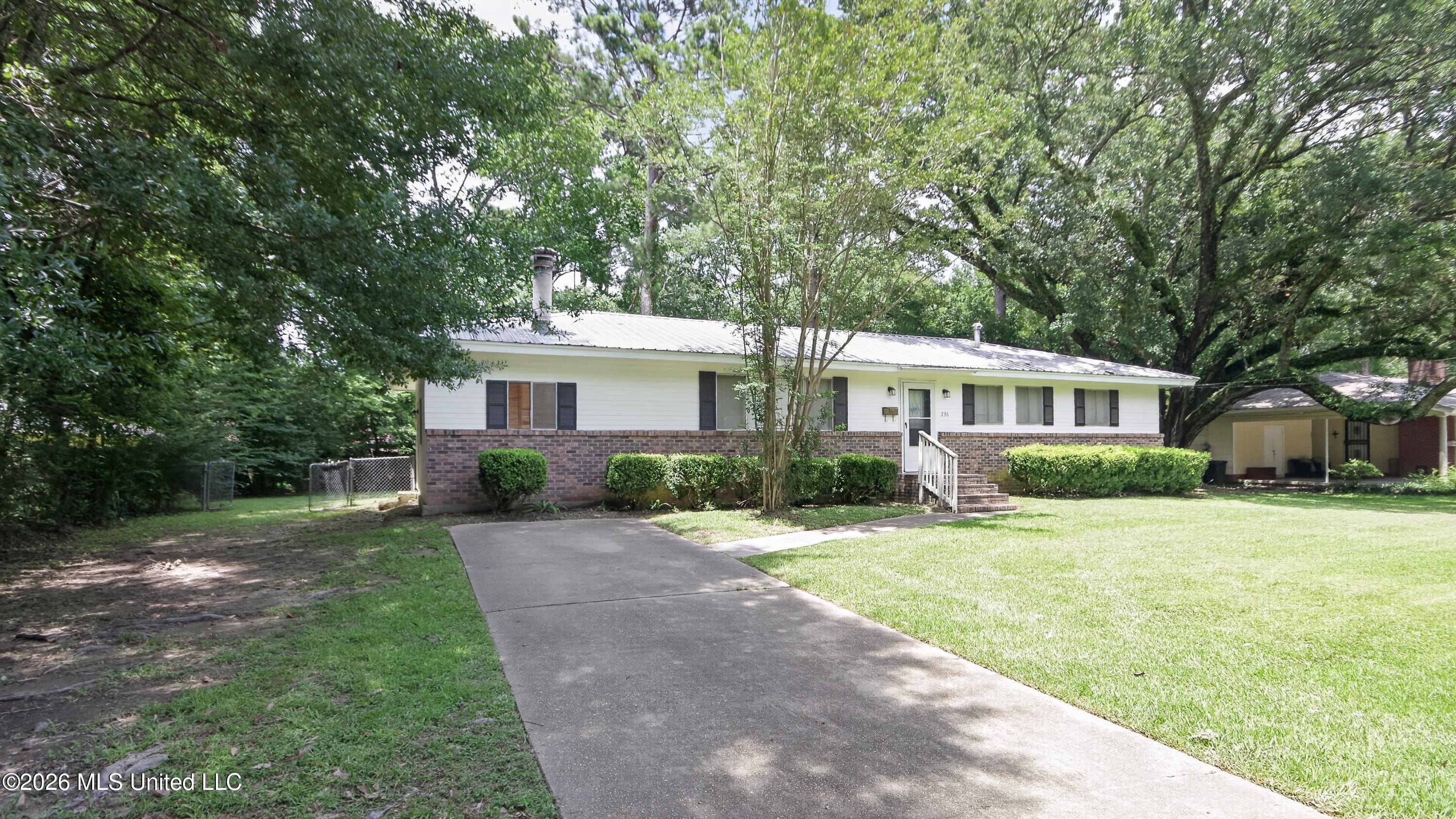 236 S Canton Club Circle Property Photo 3