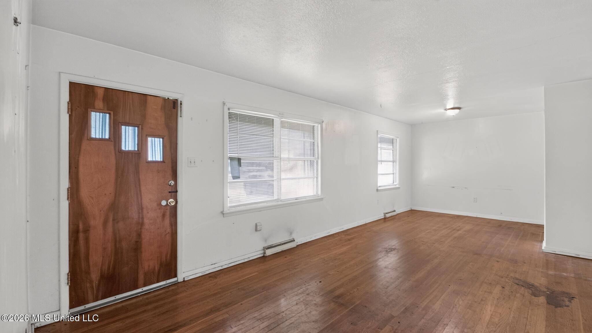 1936 Ventura Drive Property Photo 2