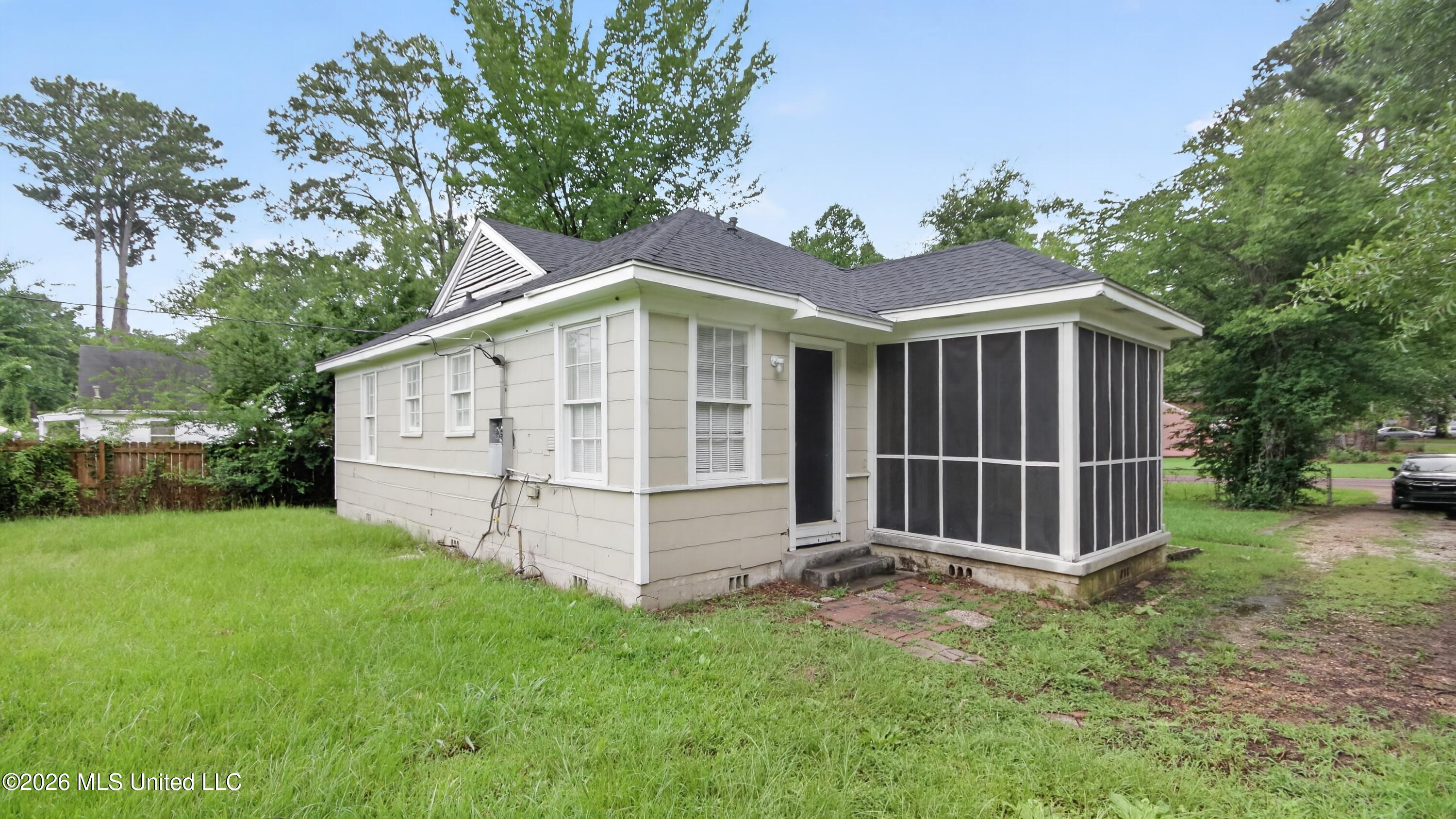 4894 Sheridan Drive Property Photo 5