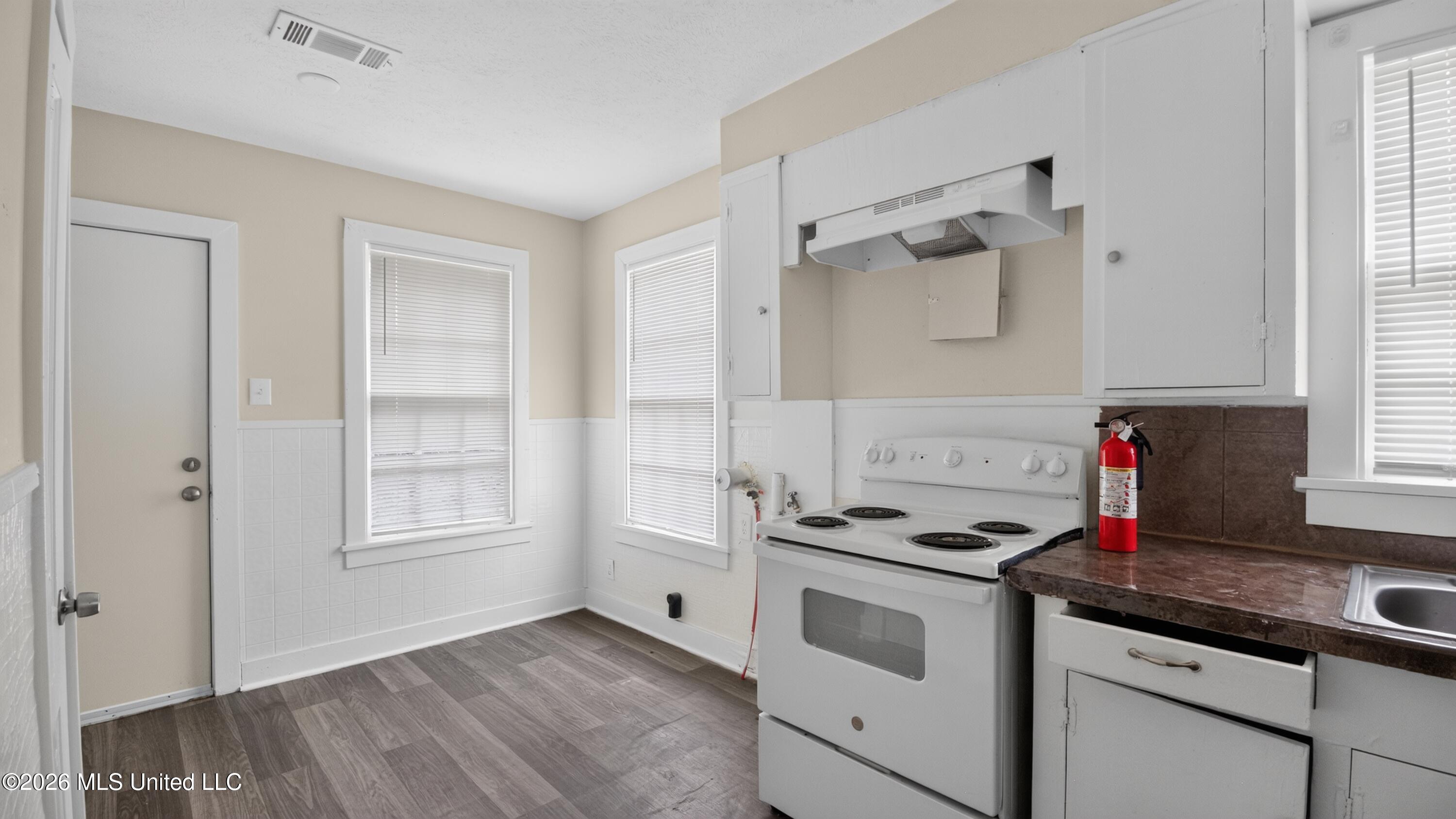 4894 Sheridan Drive Property Photo 14