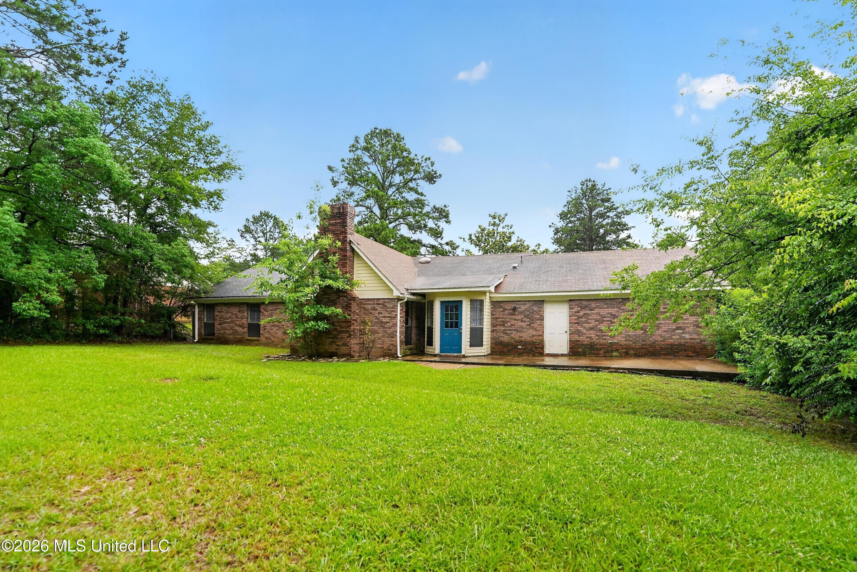 2050 Gateway Drive Property Photo 3