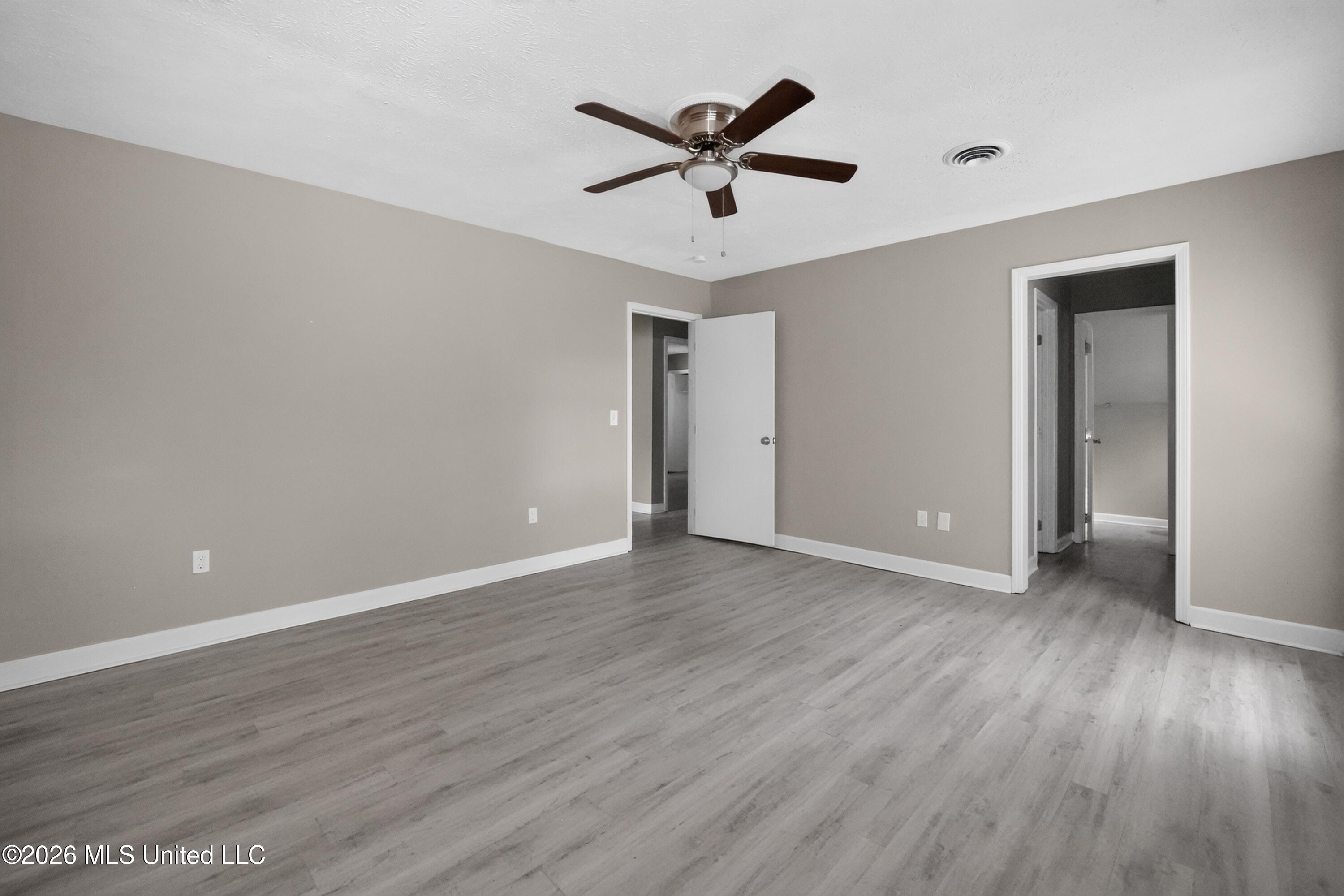 2050 Gateway Drive Property Photo 6