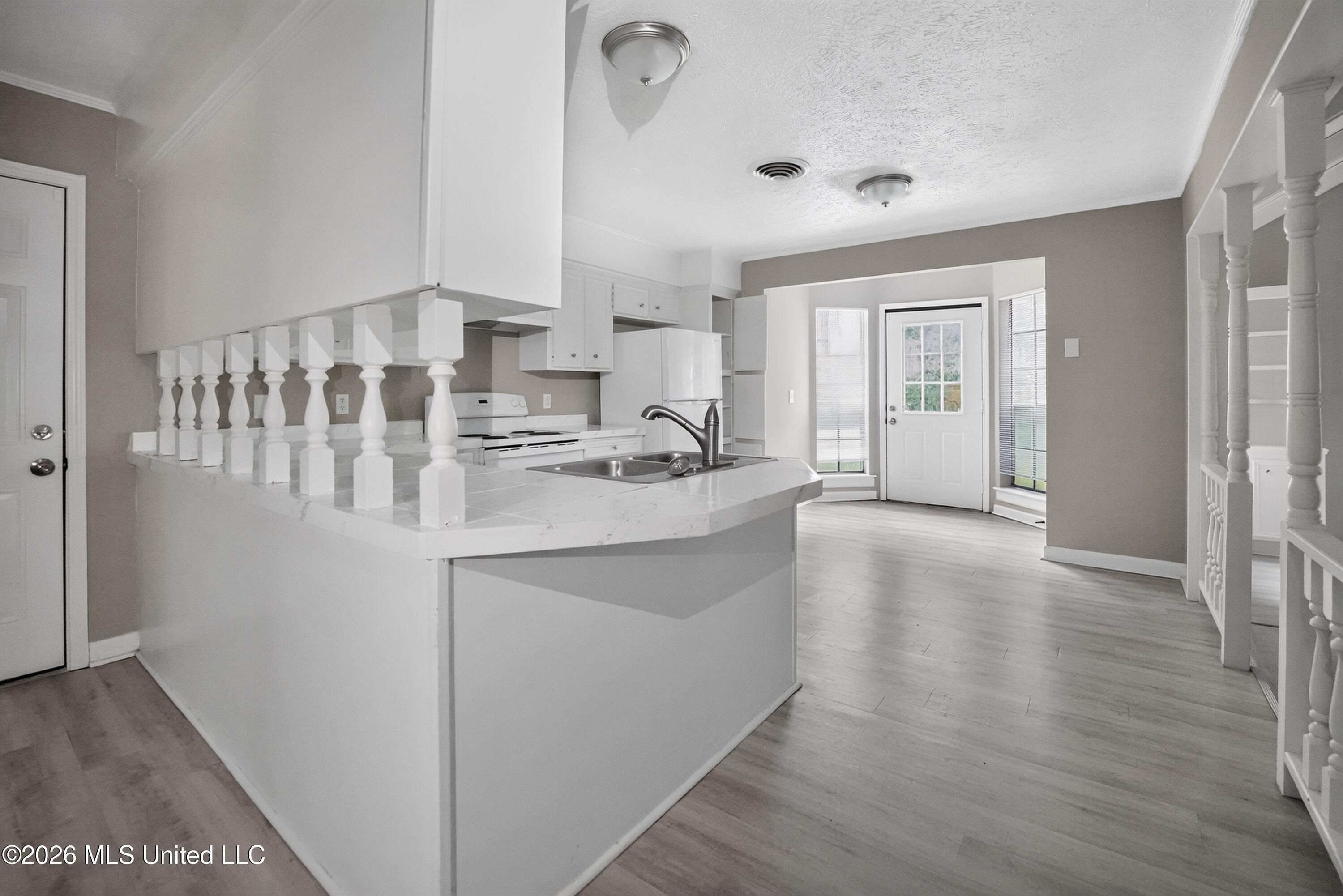 2050 Gateway Drive Property Photo 10