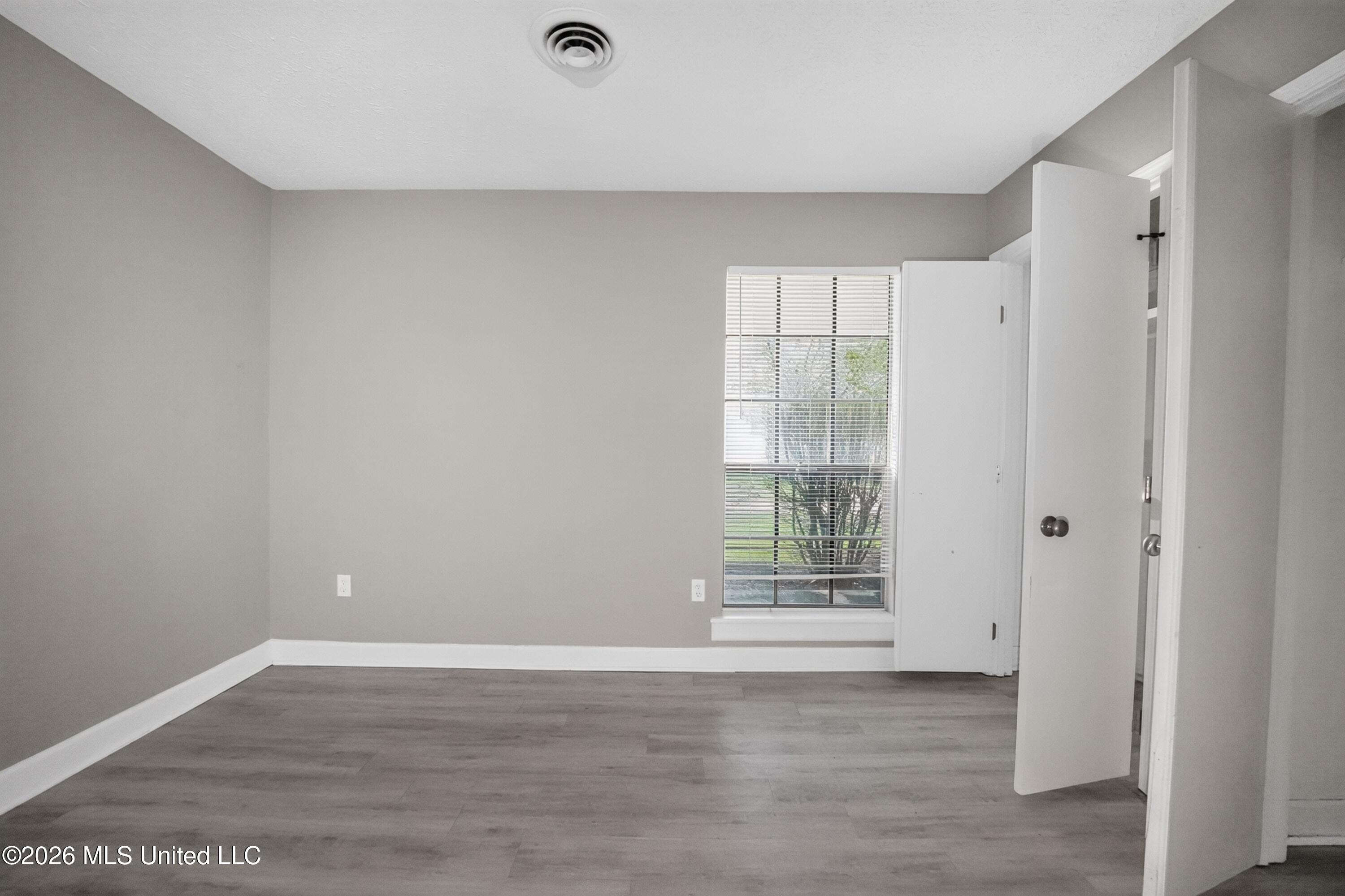 2050 Gateway Drive Property Photo 15