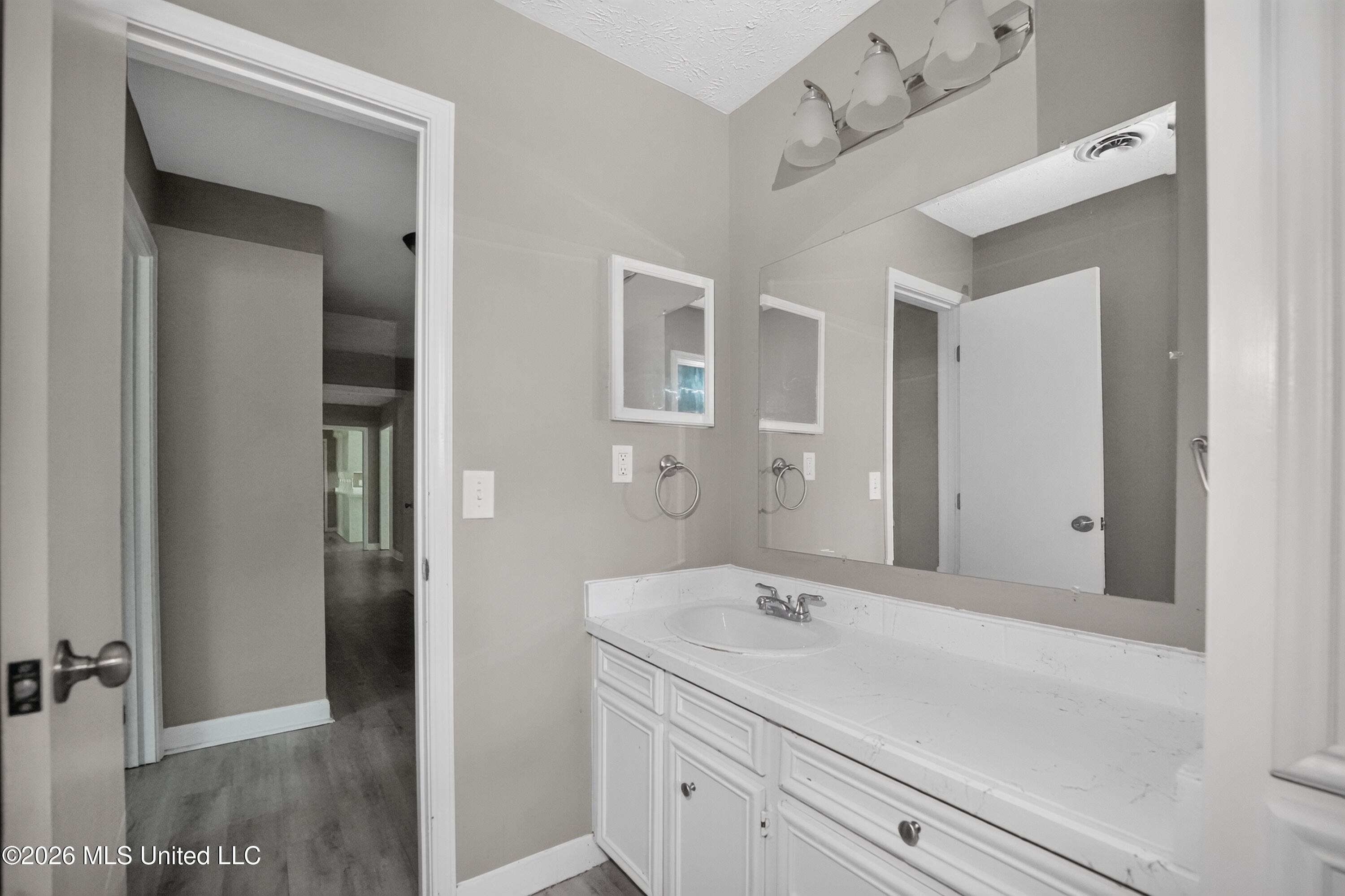 2050 Gateway Drive Property Photo 20