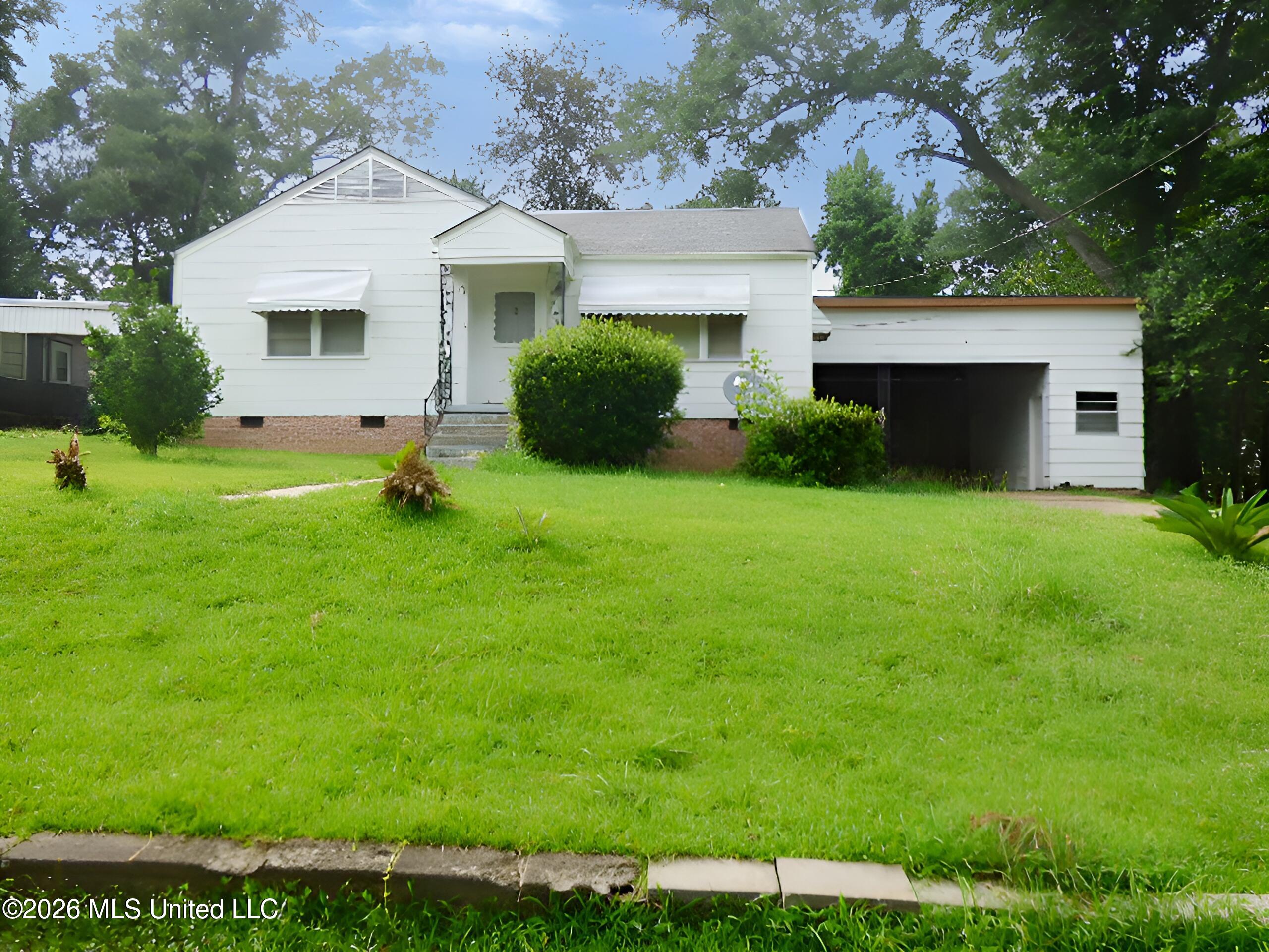 213 Oakland Drive Property Photo 1