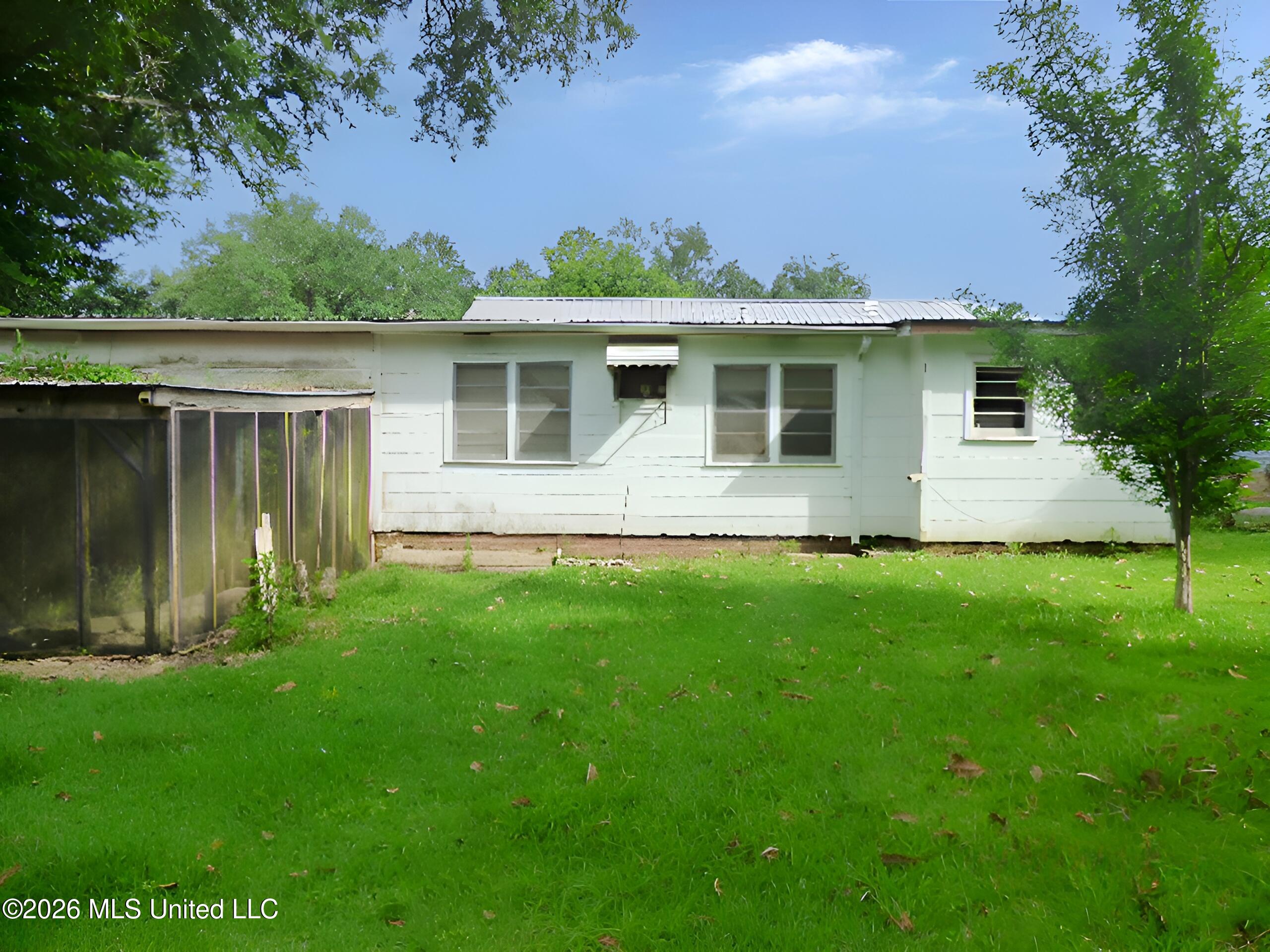 213 Oakland Drive Property Photo 2