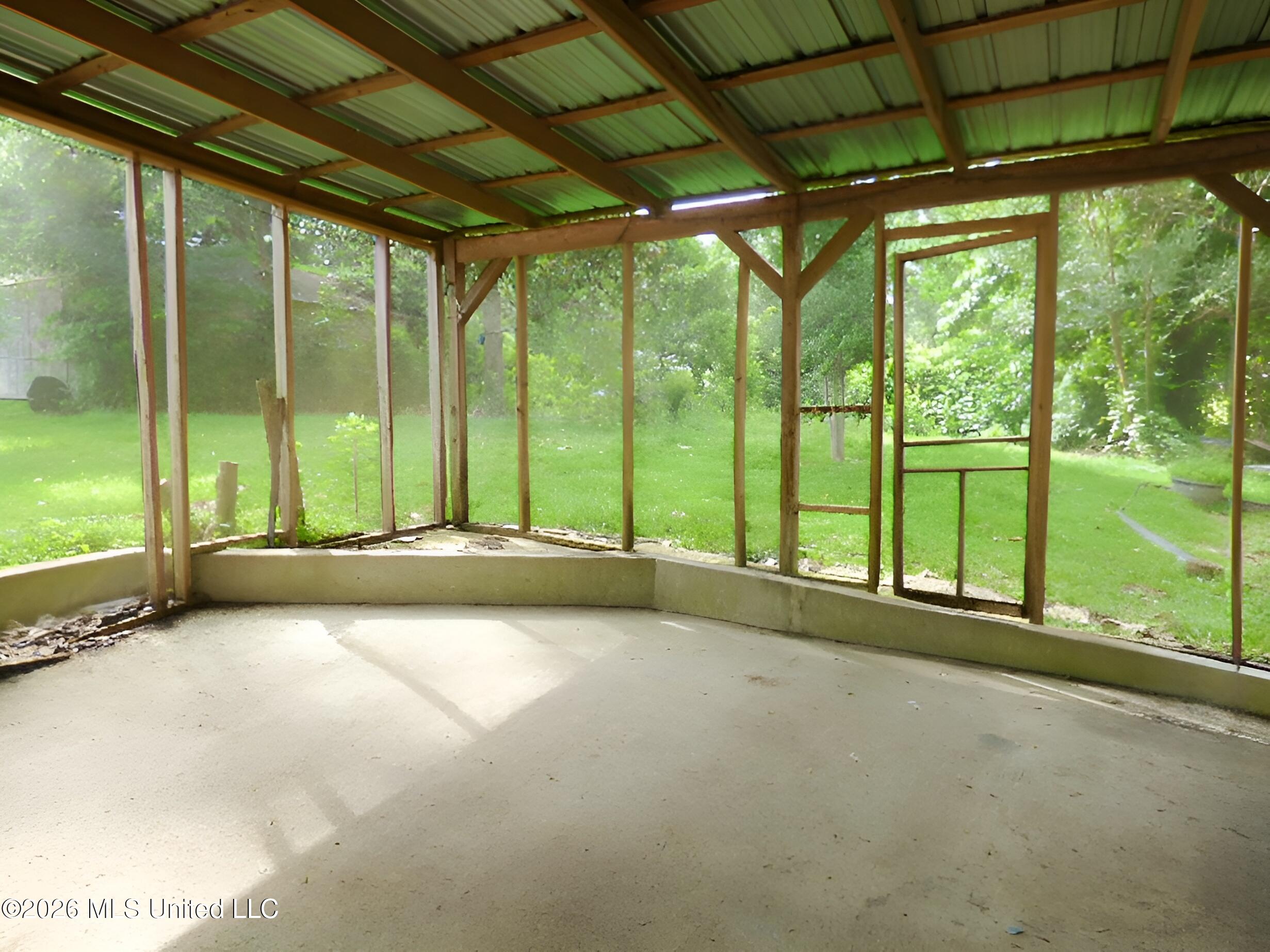 213 Oakland Drive Property Photo 3