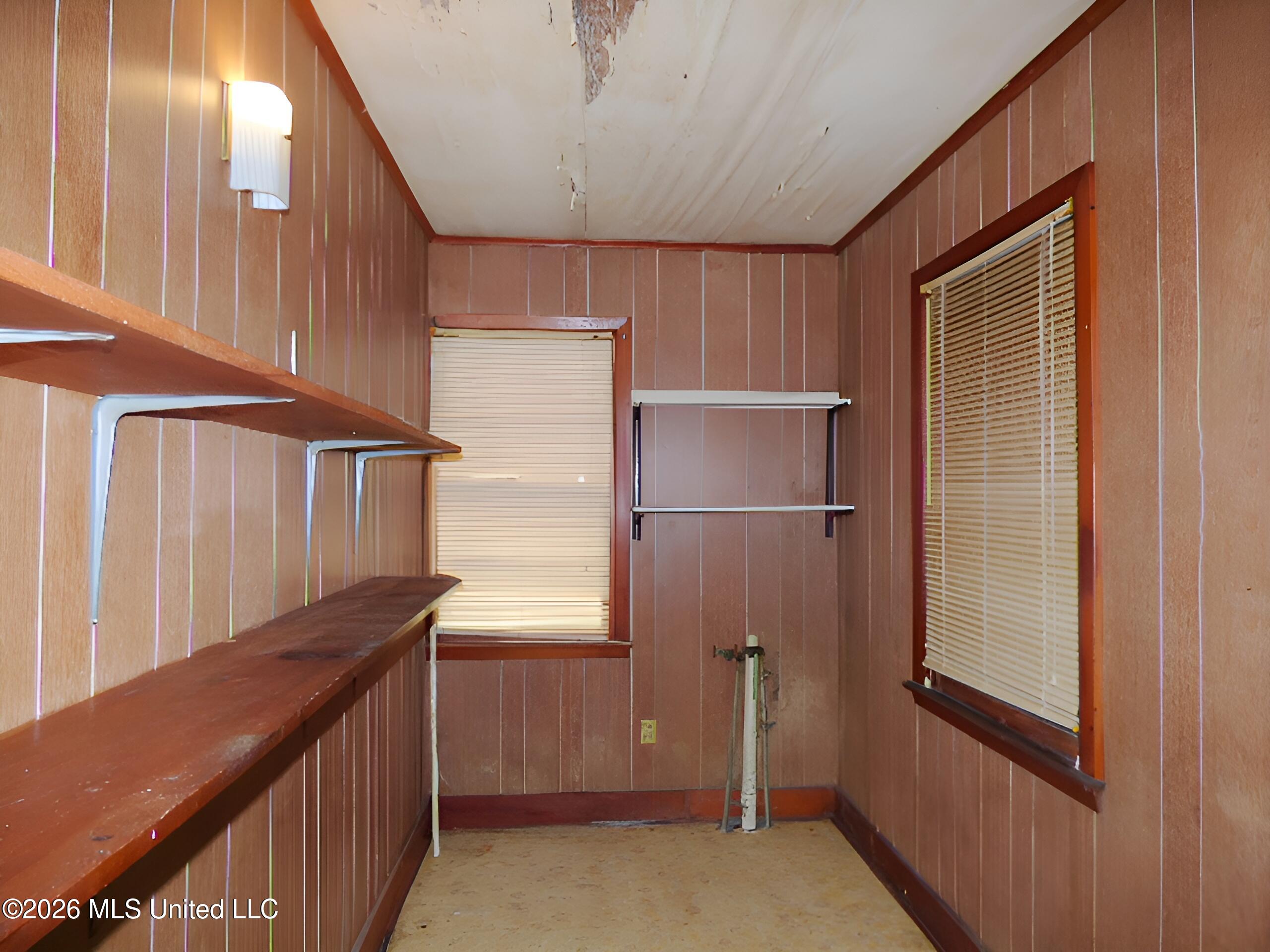 213 Oakland Drive Property Photo 4