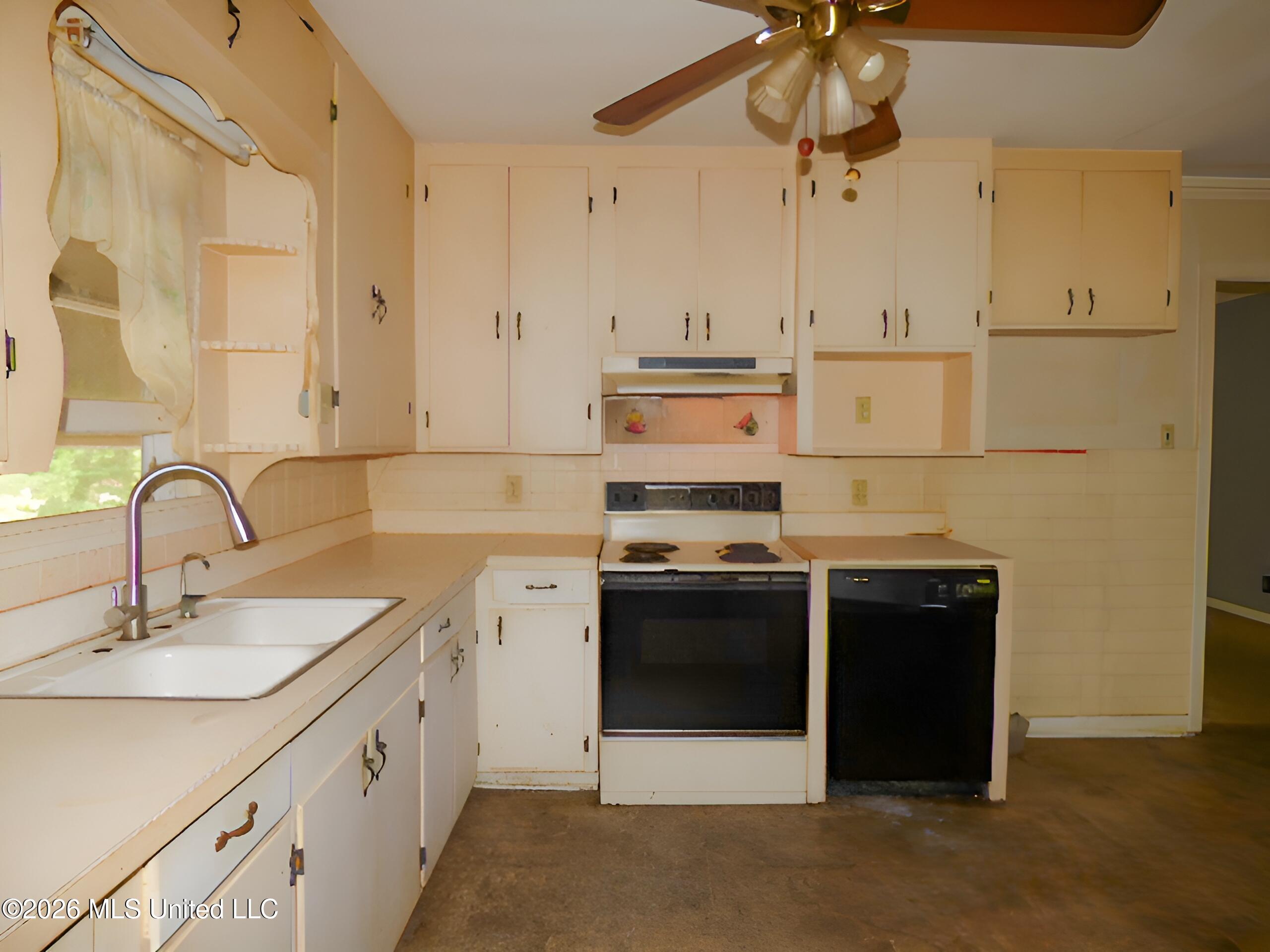 213 Oakland Drive Property Photo 5