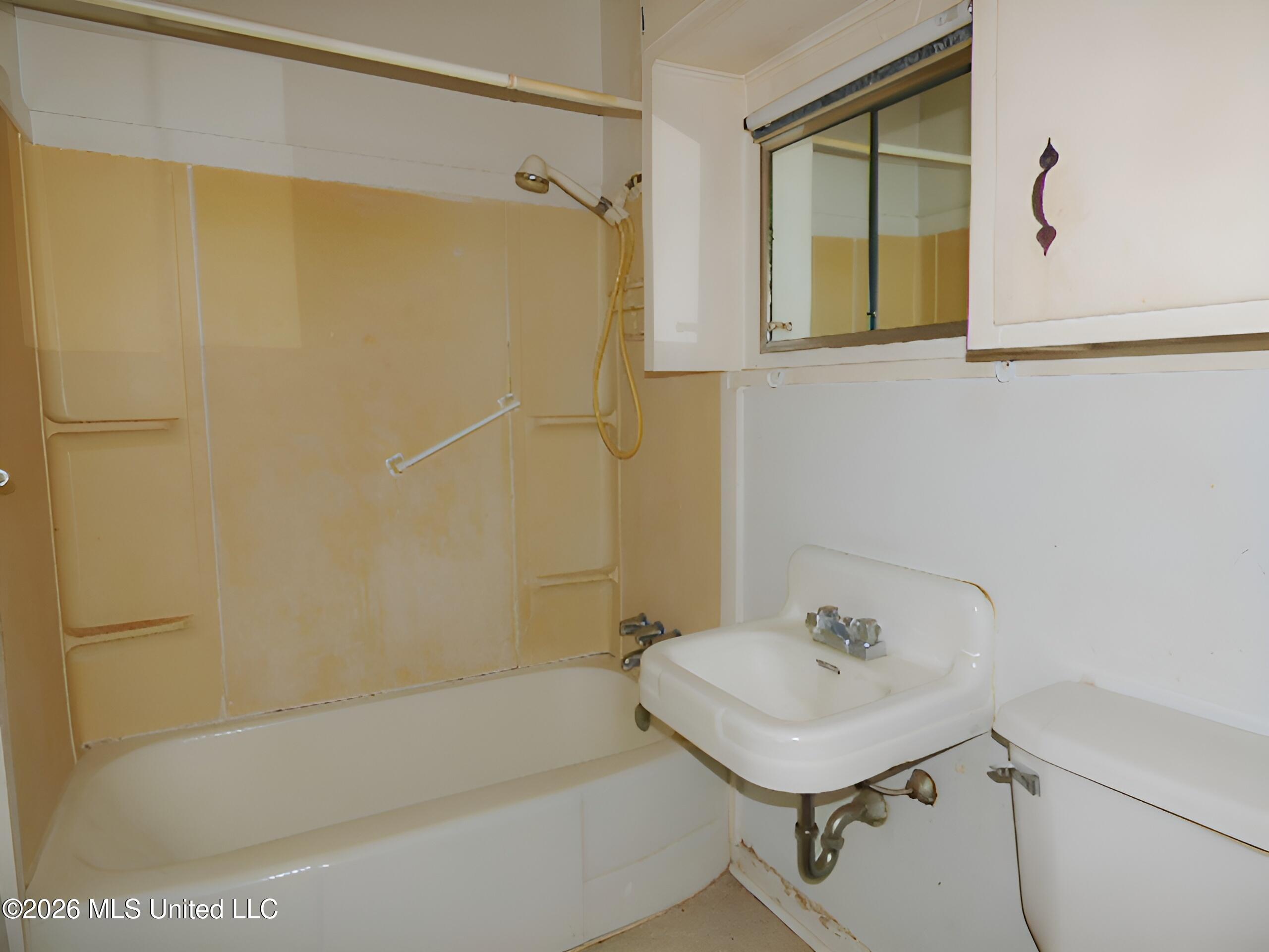 213 Oakland Drive Property Photo 9