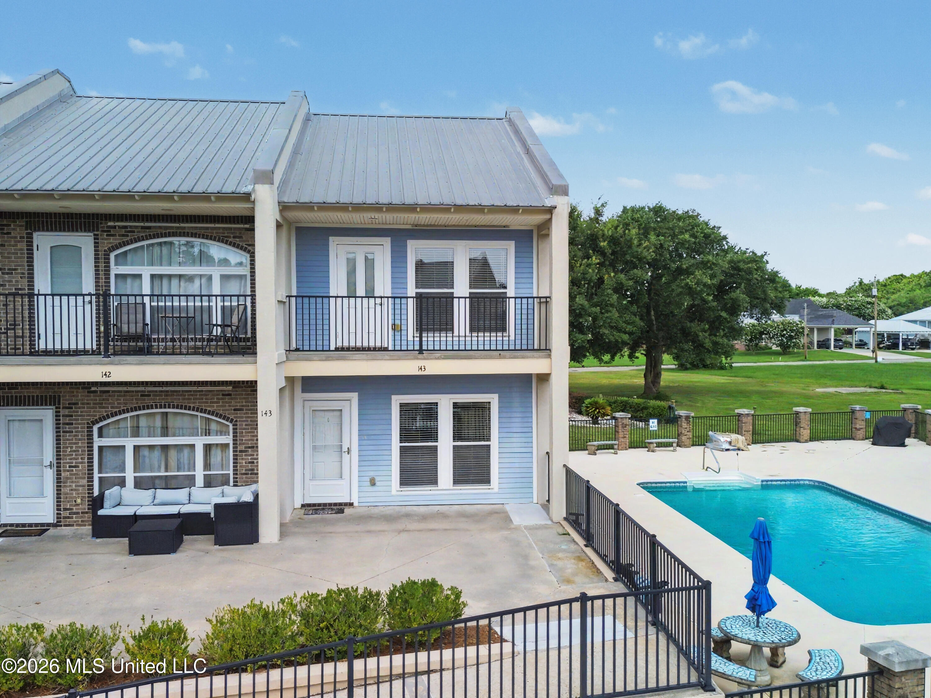 548 W Beach Boulevard Property Photo 1
