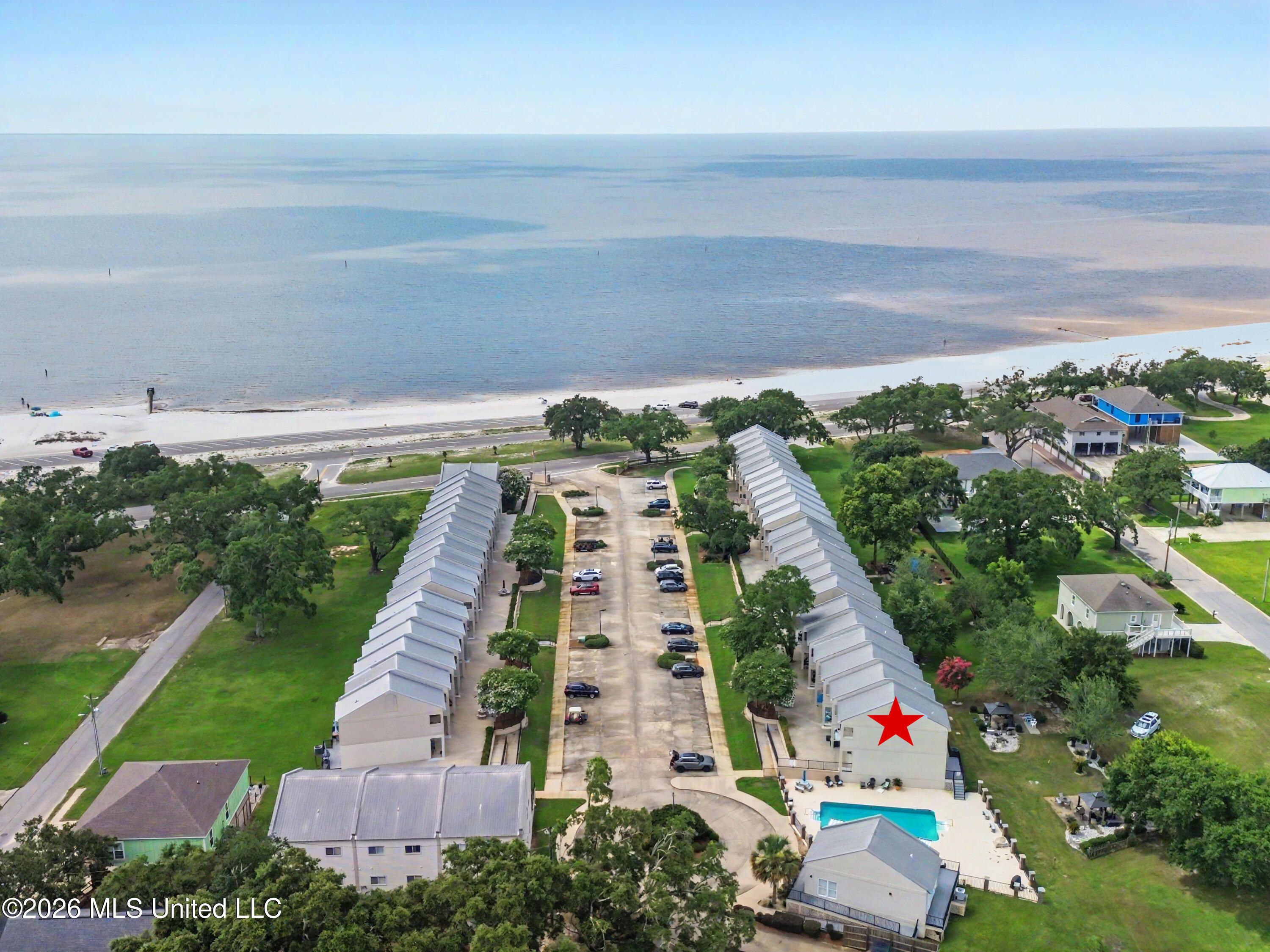 548 W Beach Boulevard Property Photo 4
