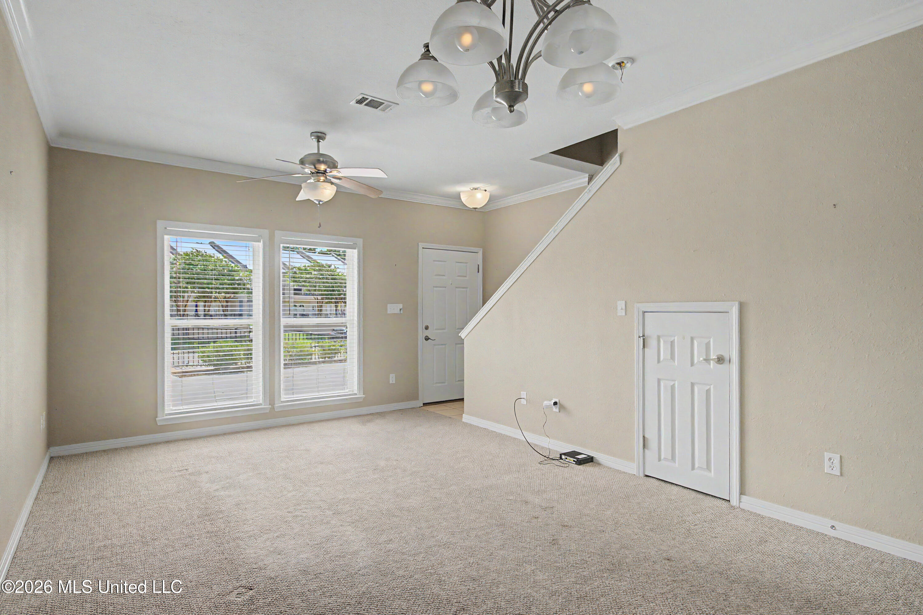 548 W Beach Boulevard Property Photo 5