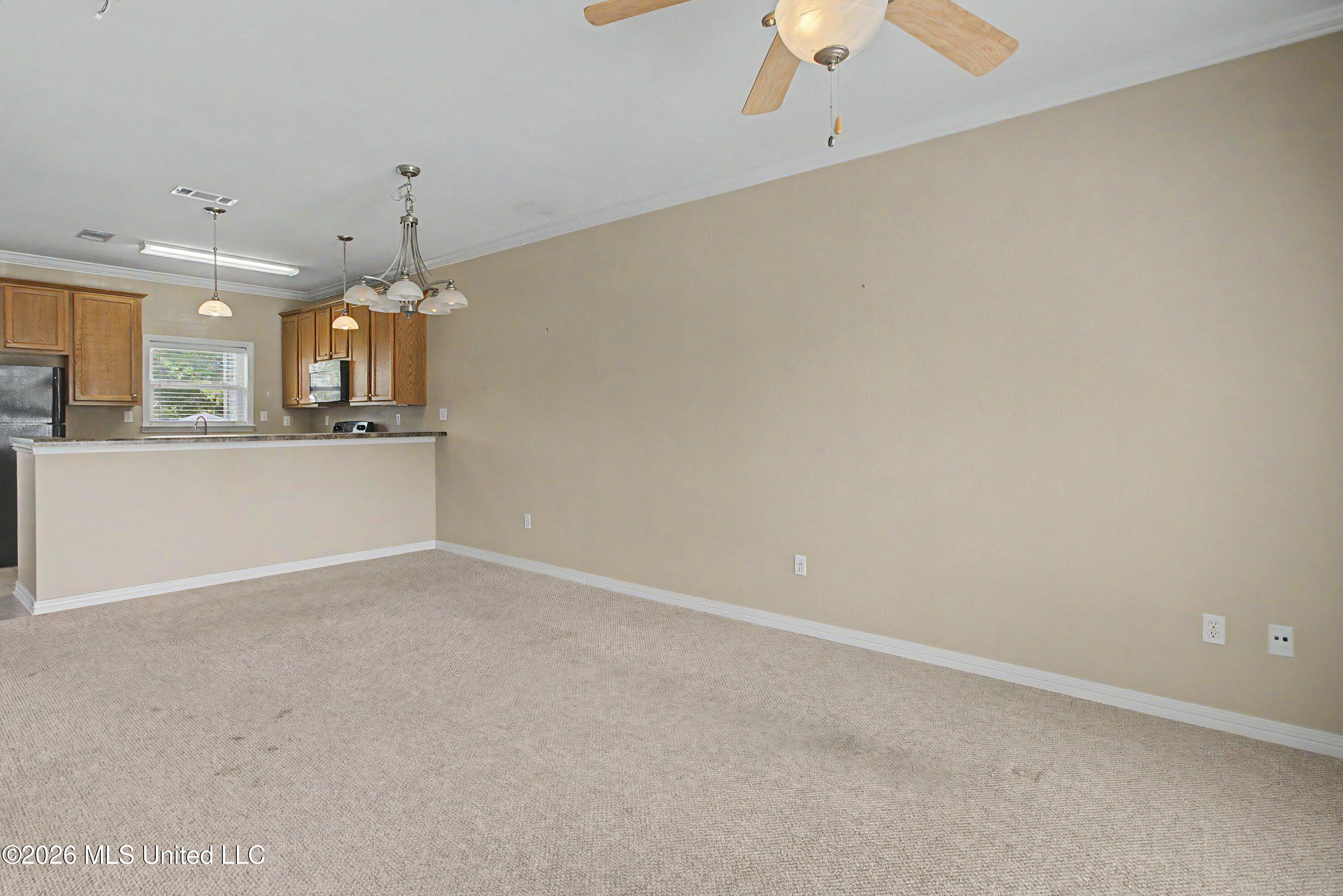 548 W Beach Boulevard Property Photo 6