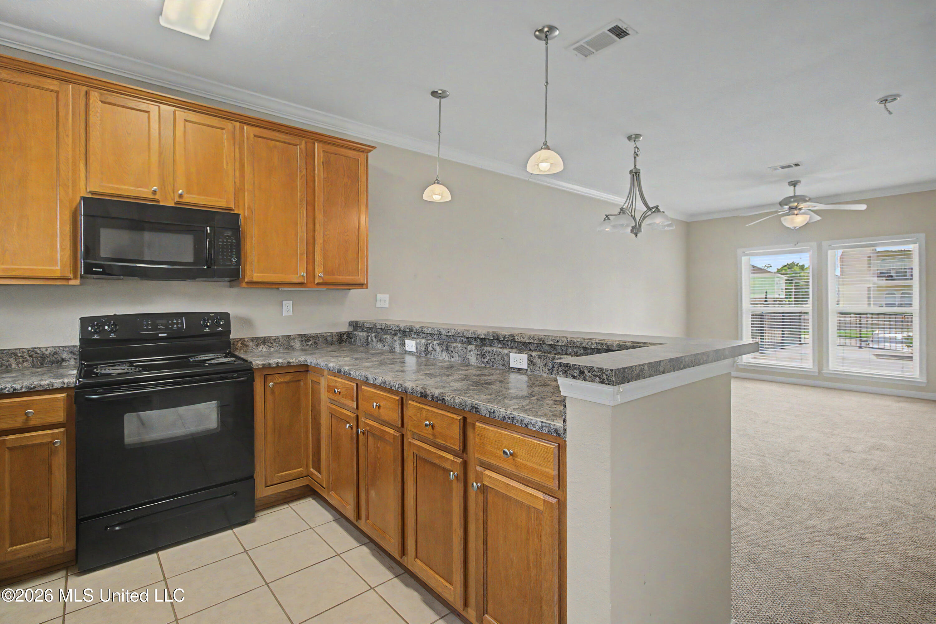 548 W Beach Boulevard Property Photo 7