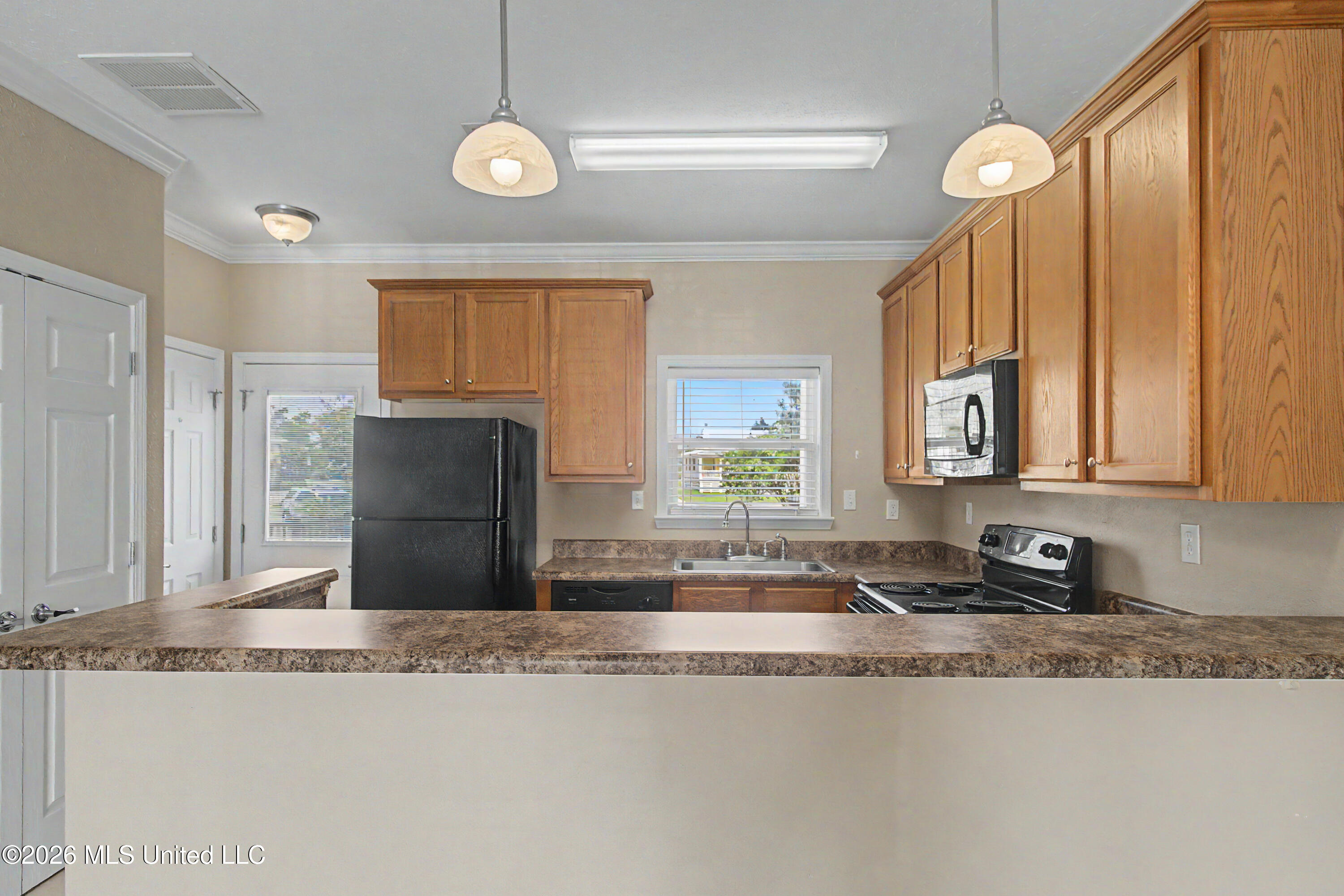 548 W Beach Boulevard Property Photo 8